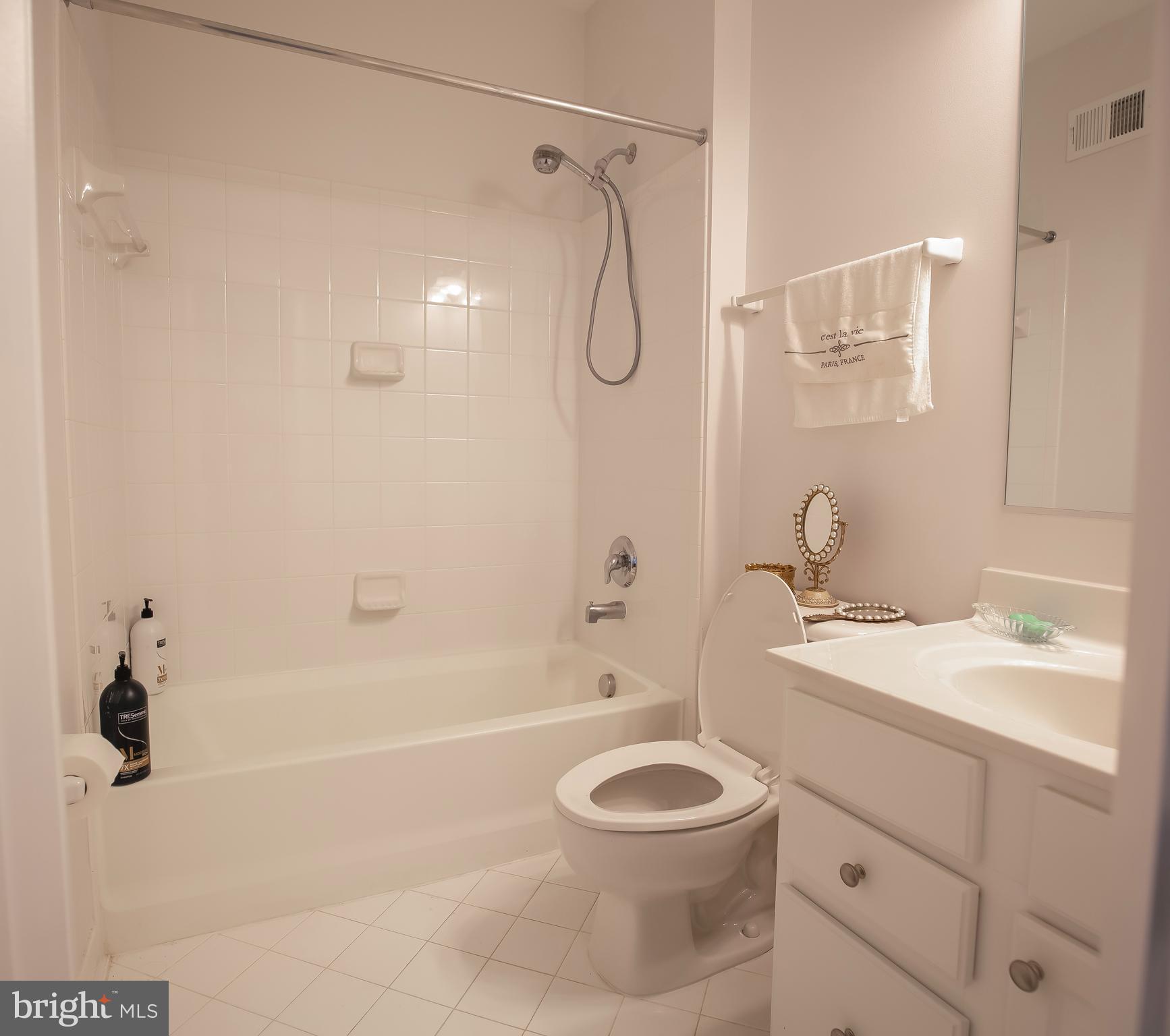 HIDDEN CREEK - Residential