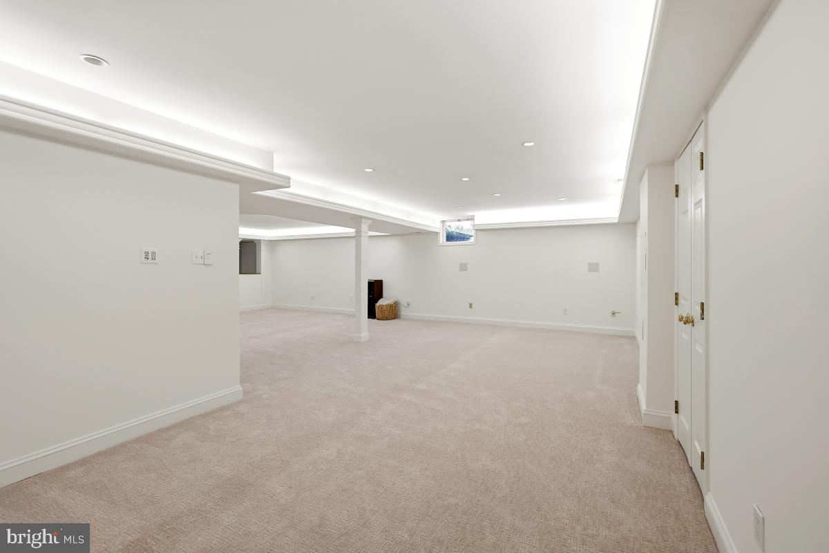 RIVER FALLS - Residential