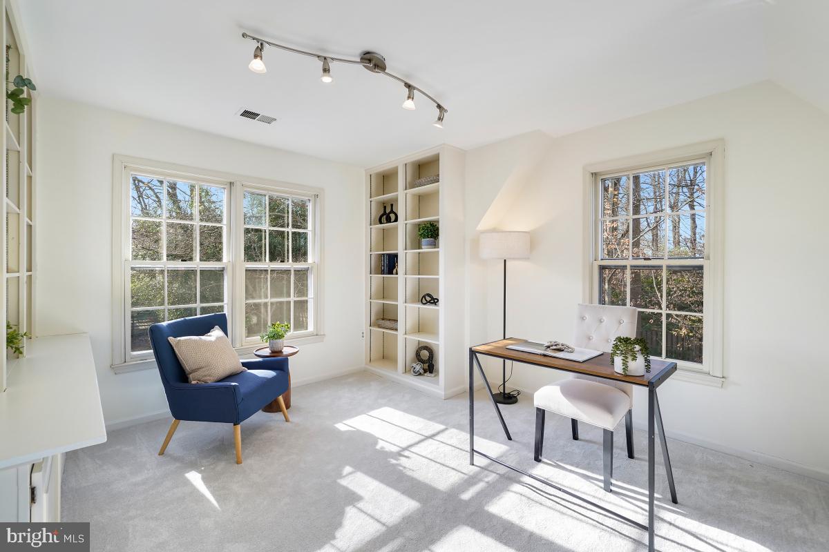 RIVER FALLS - Residential