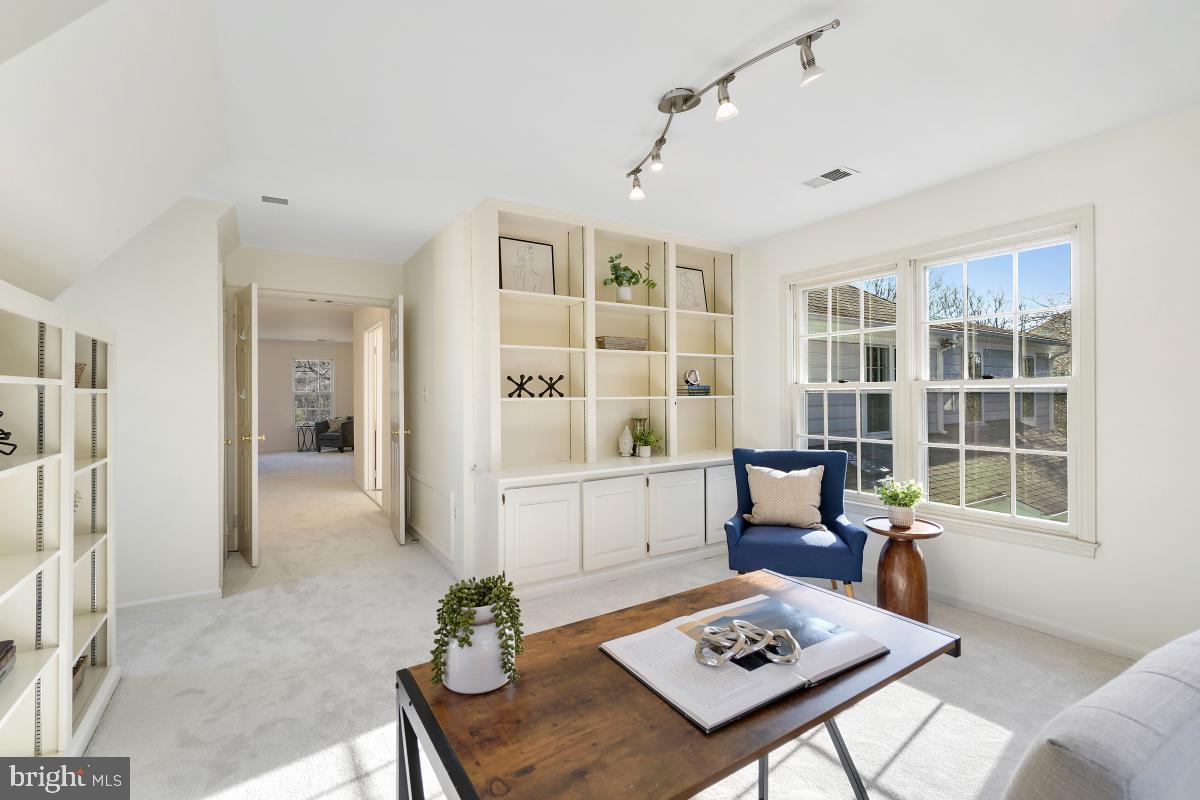 RIVER FALLS - Residential