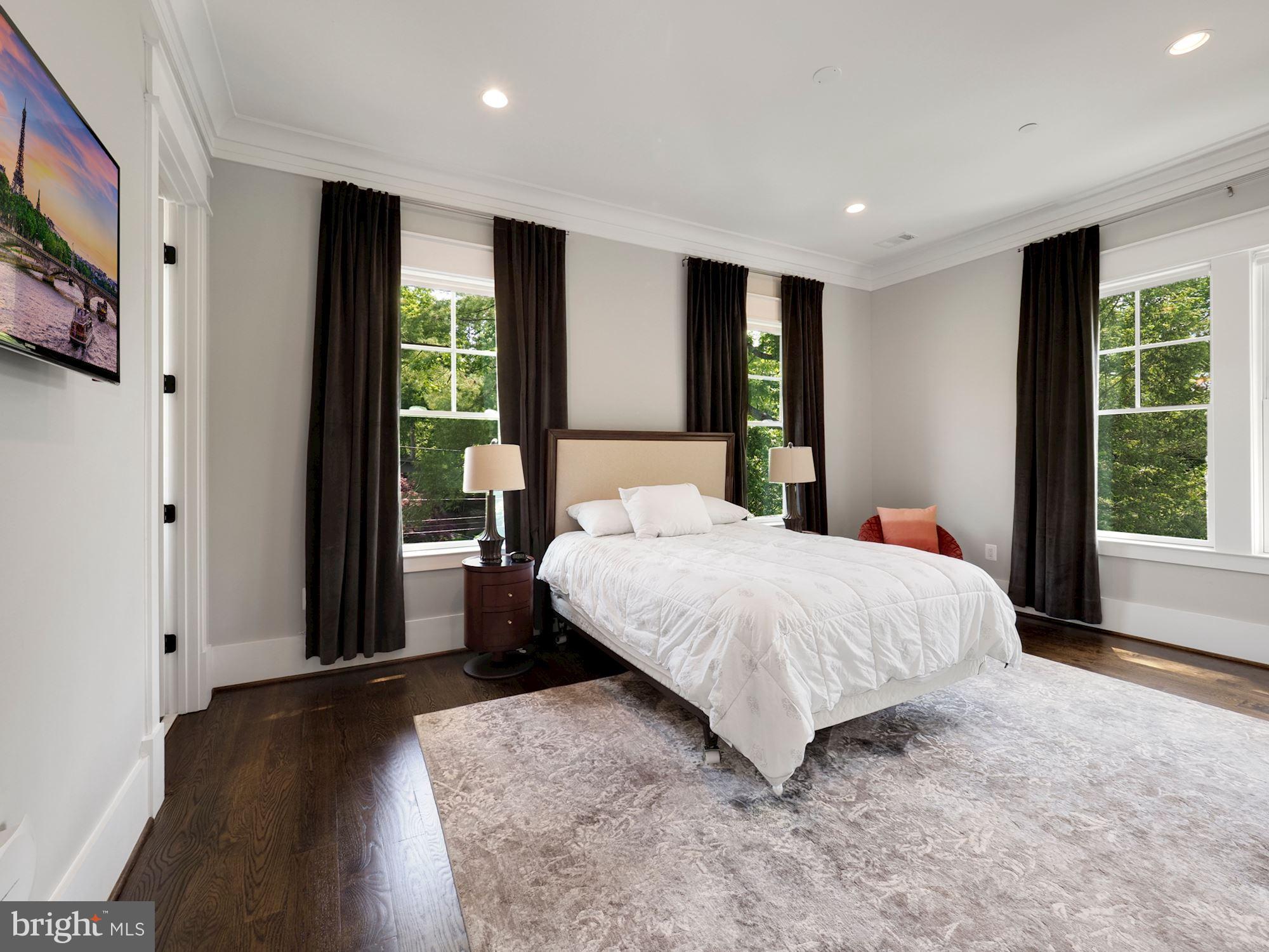 BANNOCKBURN ESTATES - Residential