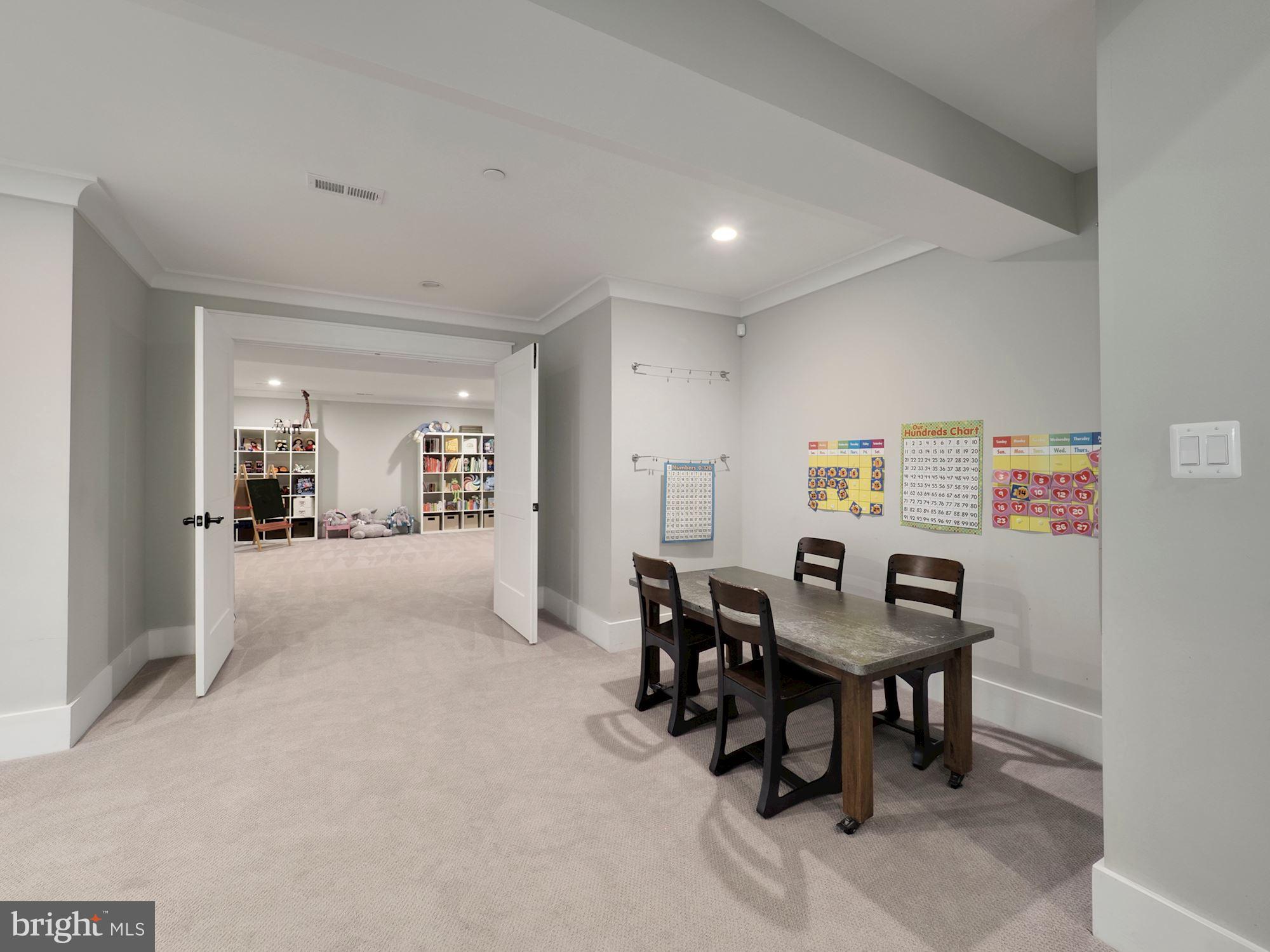 BANNOCKBURN ESTATES - Residential