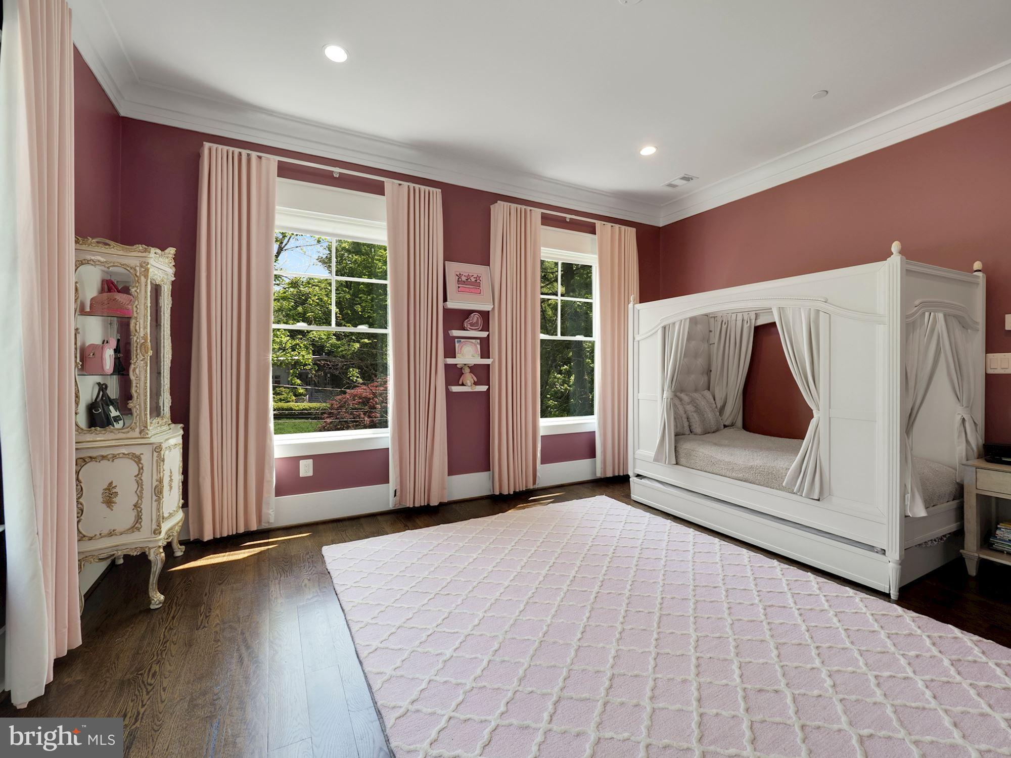 BANNOCKBURN ESTATES - Residential