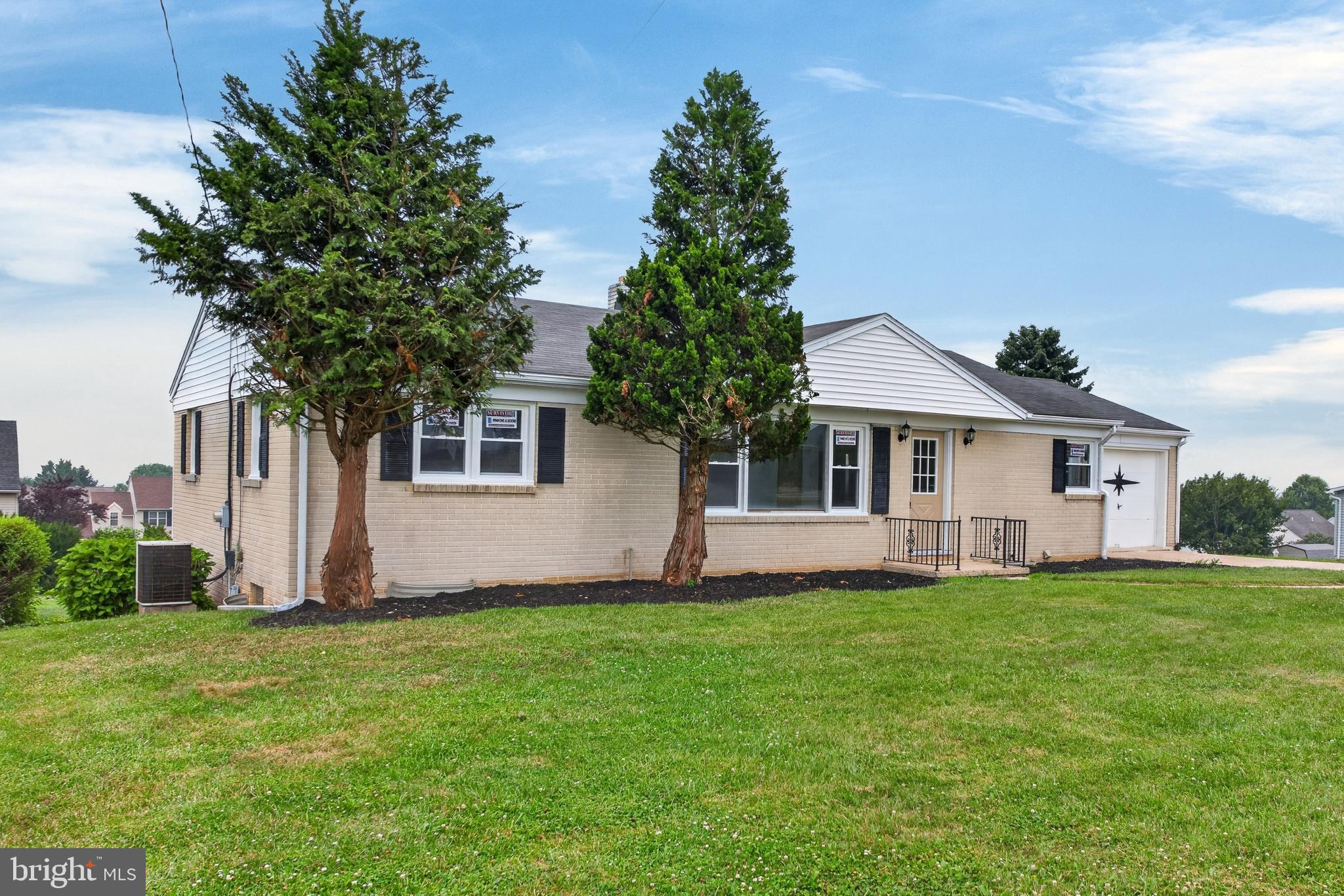 385 MANOR ROAD