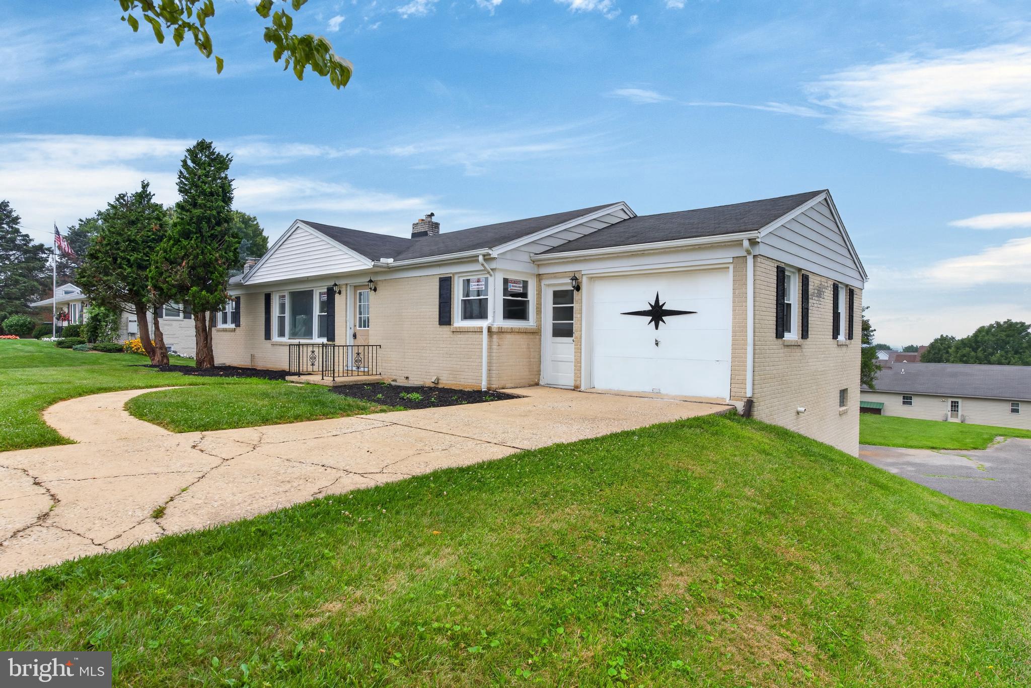 385 MANOR ROAD