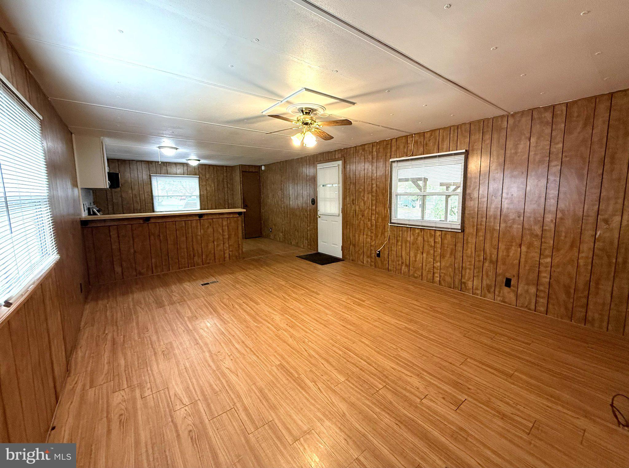 10 MAGNOLIA LANE
