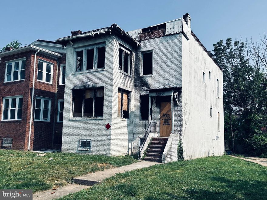 This end of the group townhome is located in the neighborhood of Dorchester and is close to Jones Falls Trail, Cold Spring Park and West Cold Spring Metro Subway.