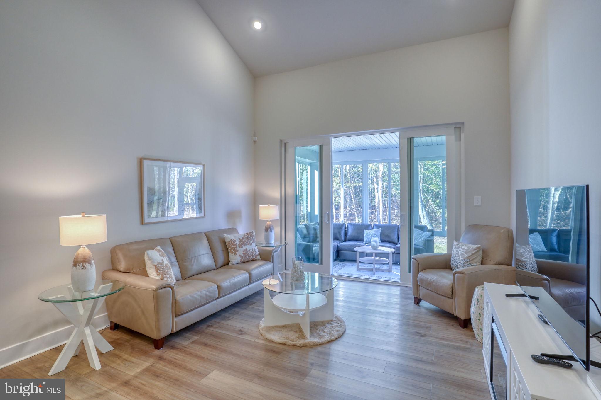 MILOS HAVEN - Residential