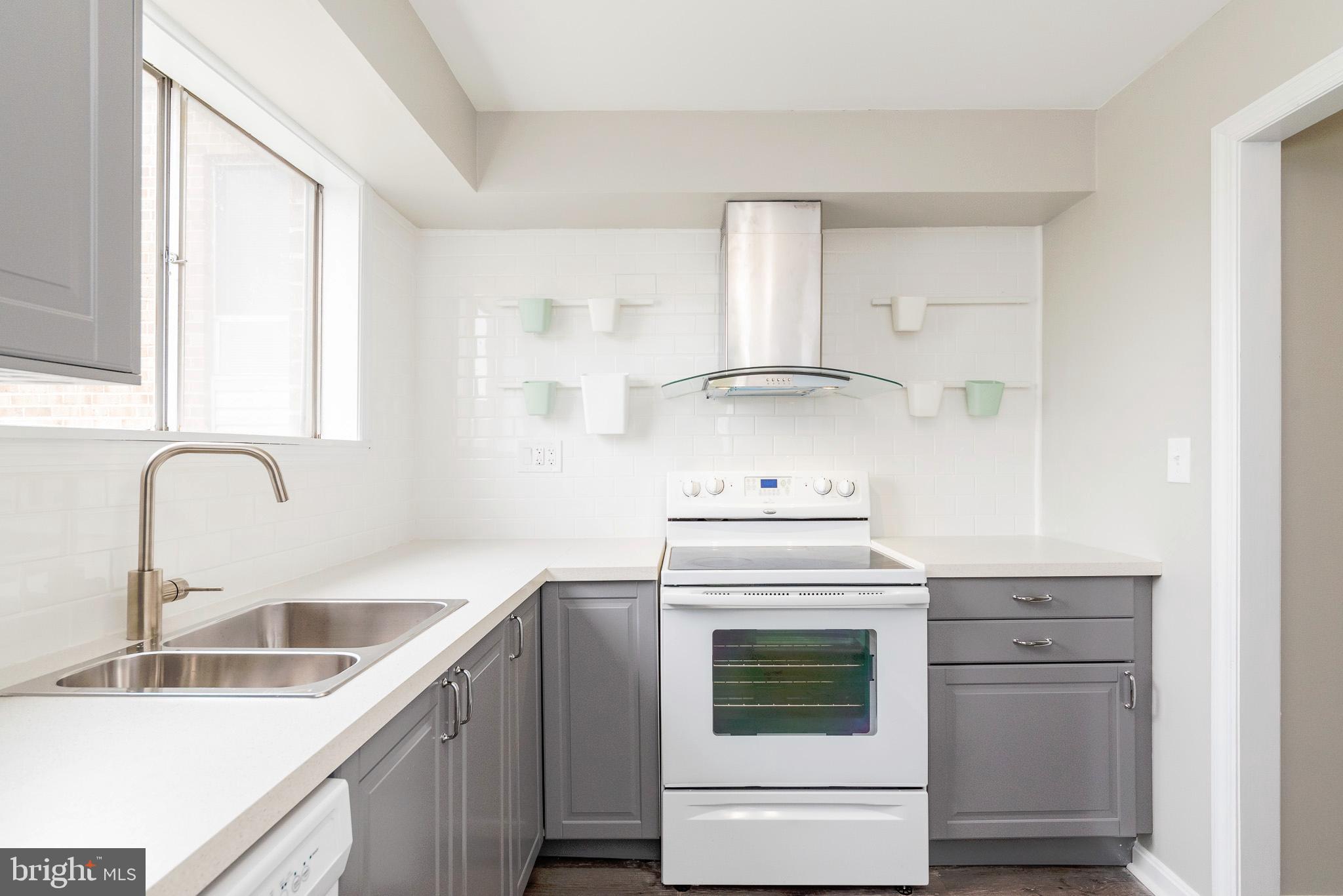 MOORES MILL MANOR - Residential