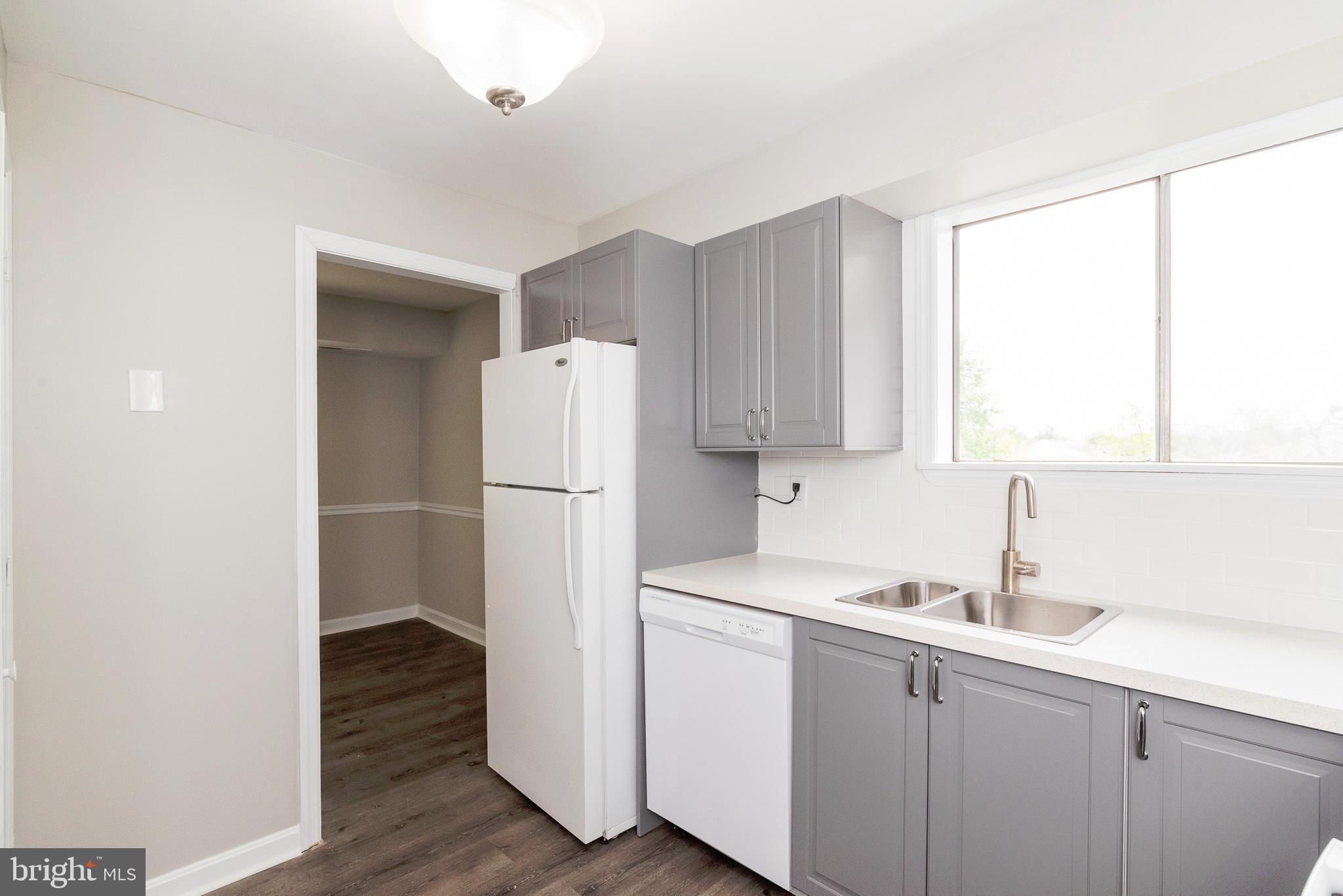 MOORES MILL MANOR - Residential