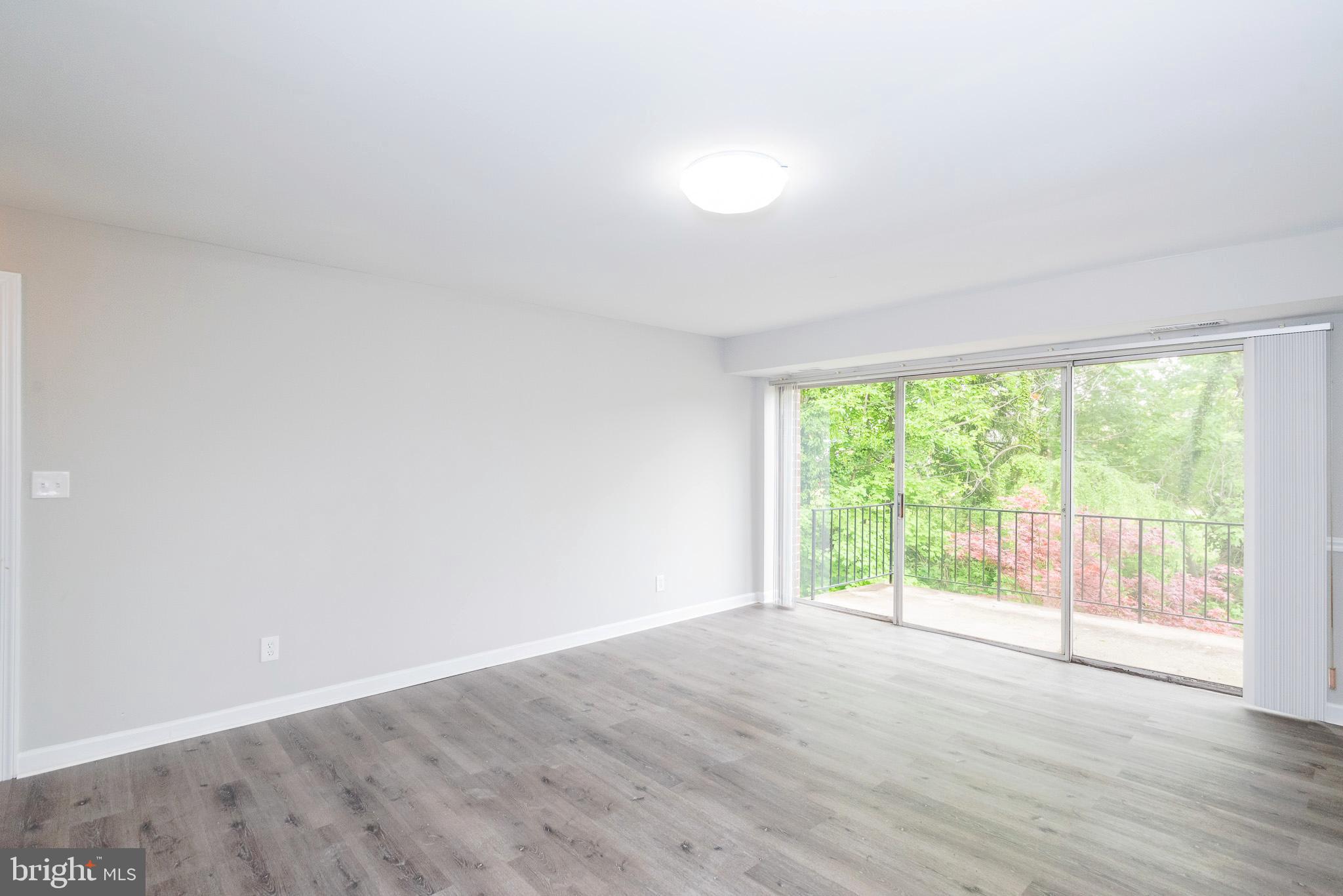 MOORES MILL MANOR - Residential