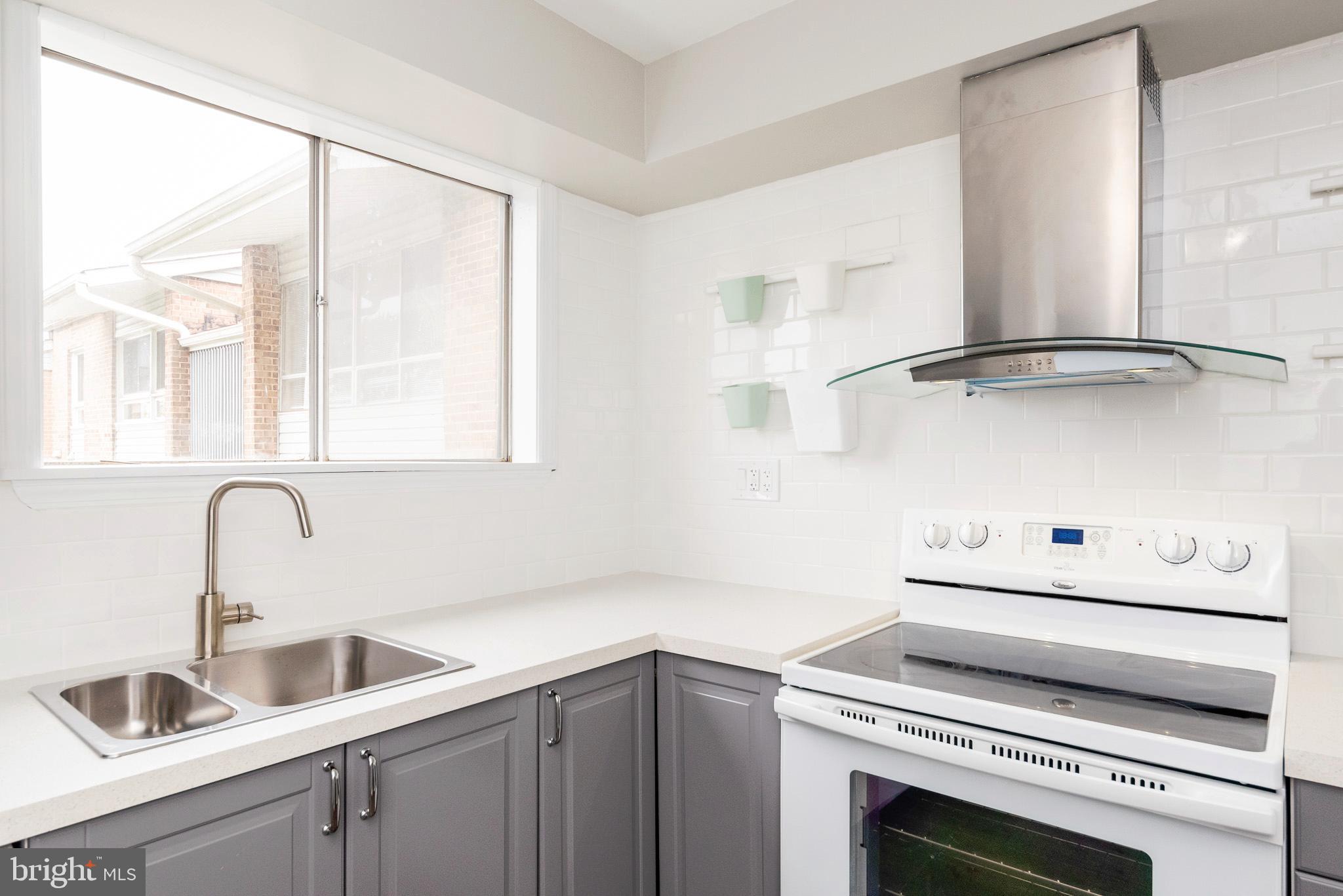 MOORES MILL MANOR - Residential