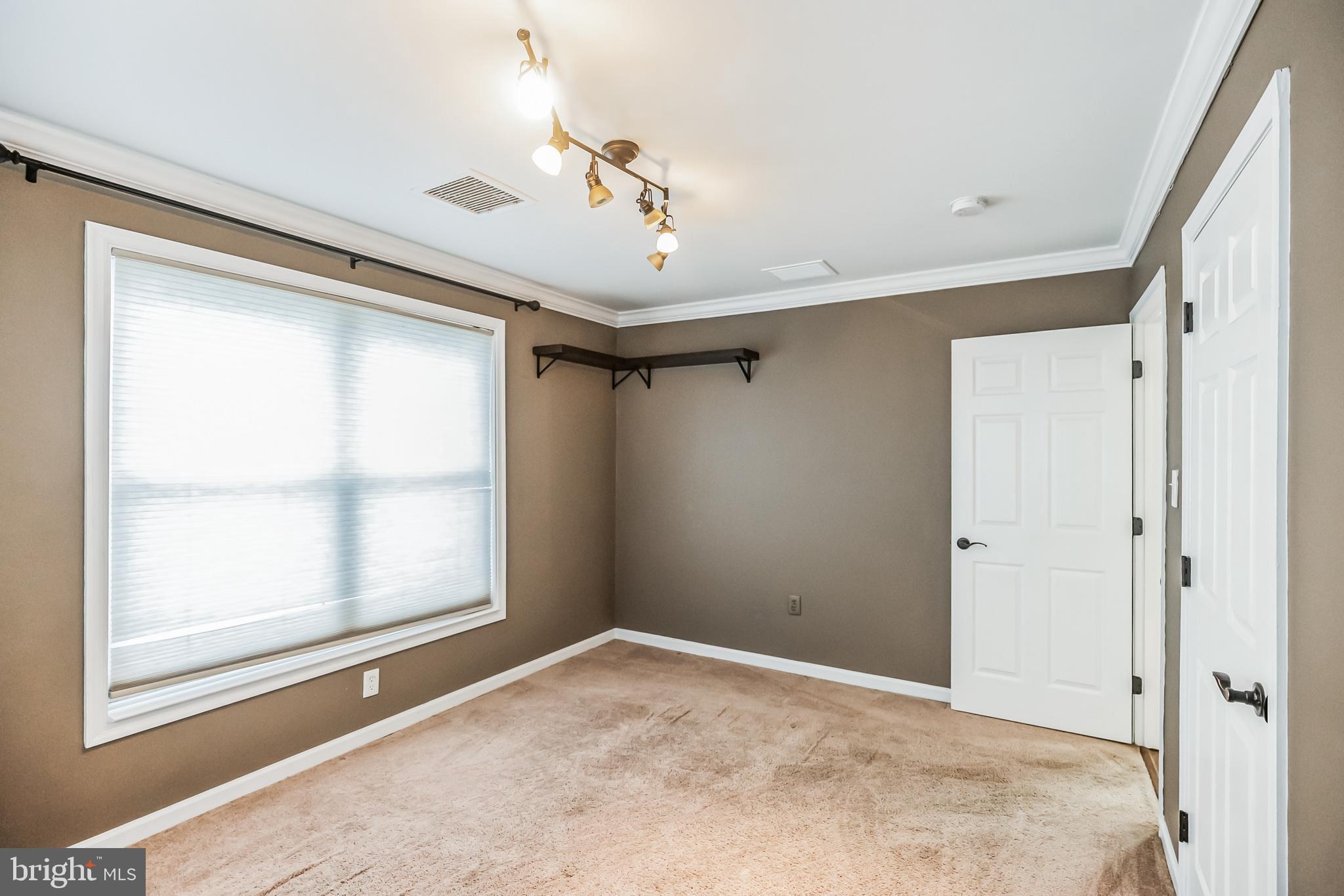 LUDLOW - Residential