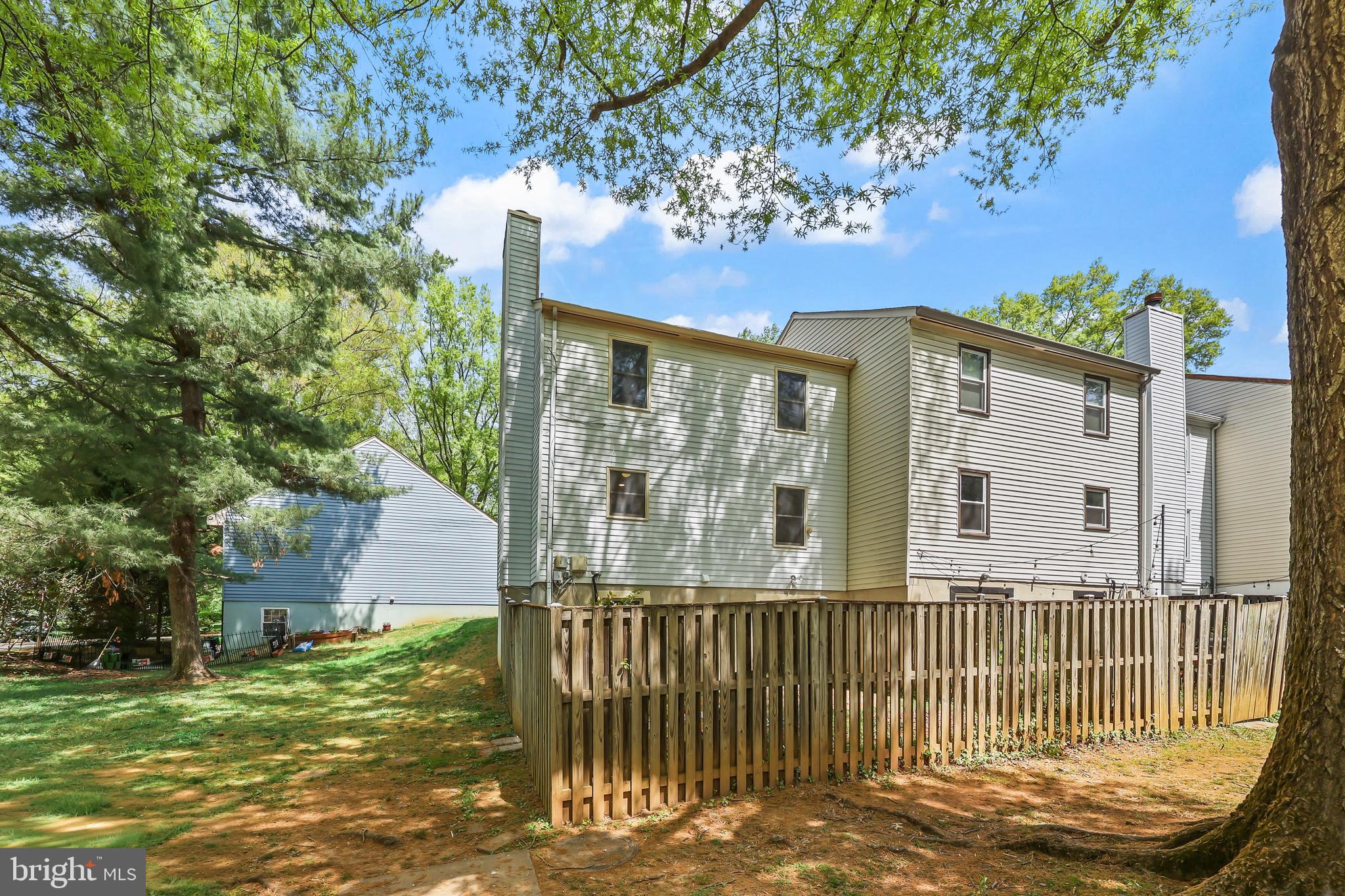 9909 KINGSBRIDGE DRIVE