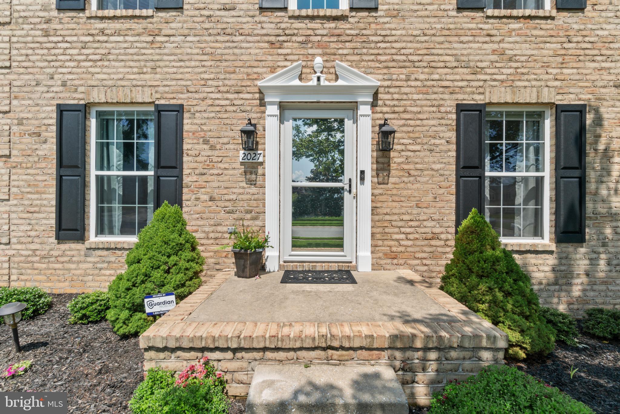 2027 GARDEN DRIVE