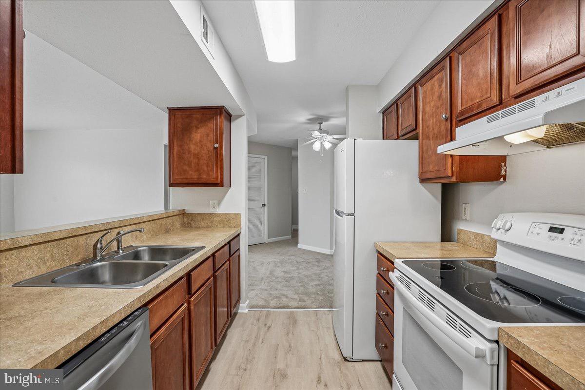 CEDAR LEE CONDOMINIUM - Residential