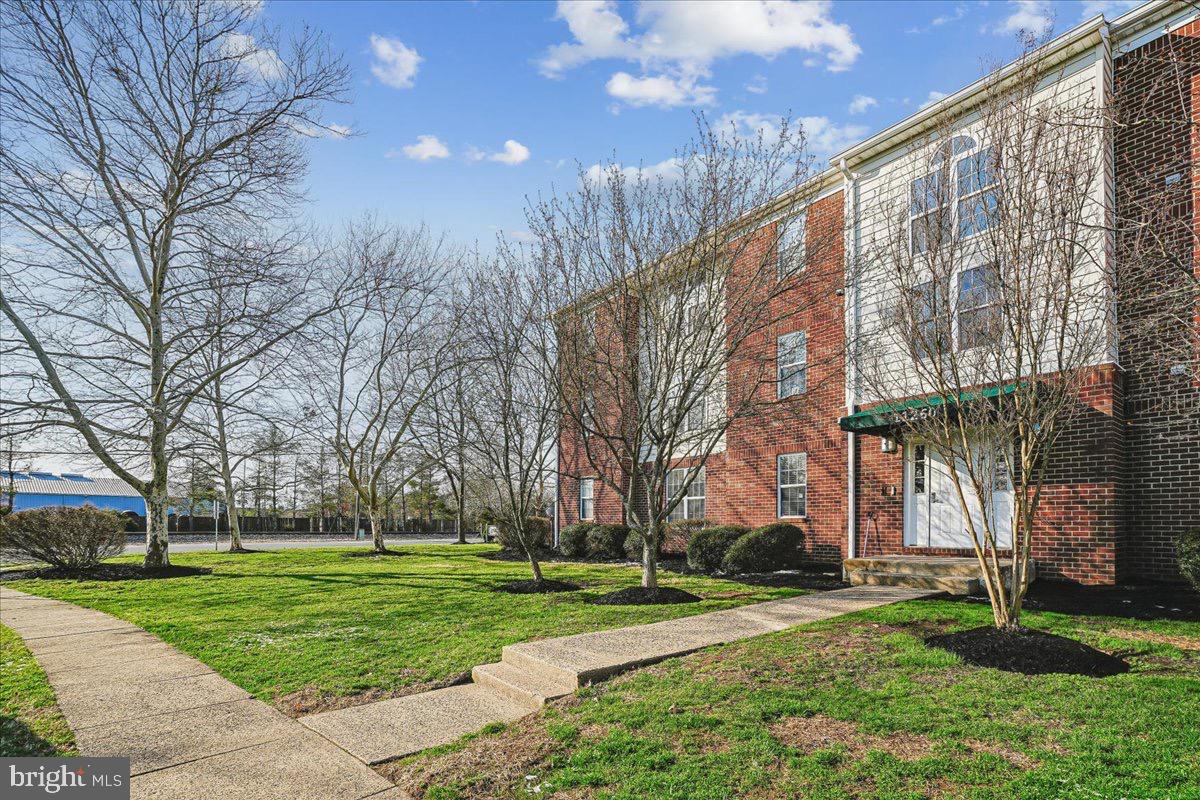 CEDAR LEE CONDOMINIUM - Residential