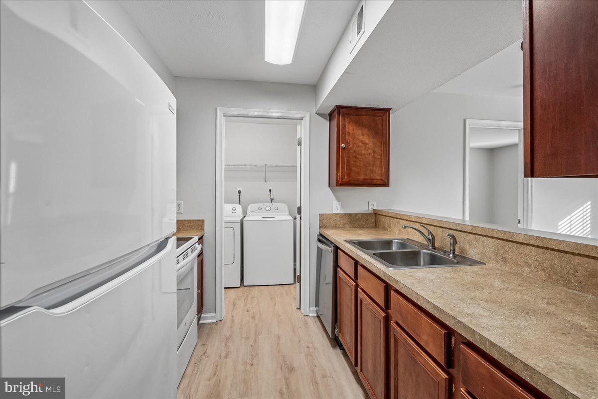 CEDAR LEE CONDOMINIUM - Residential