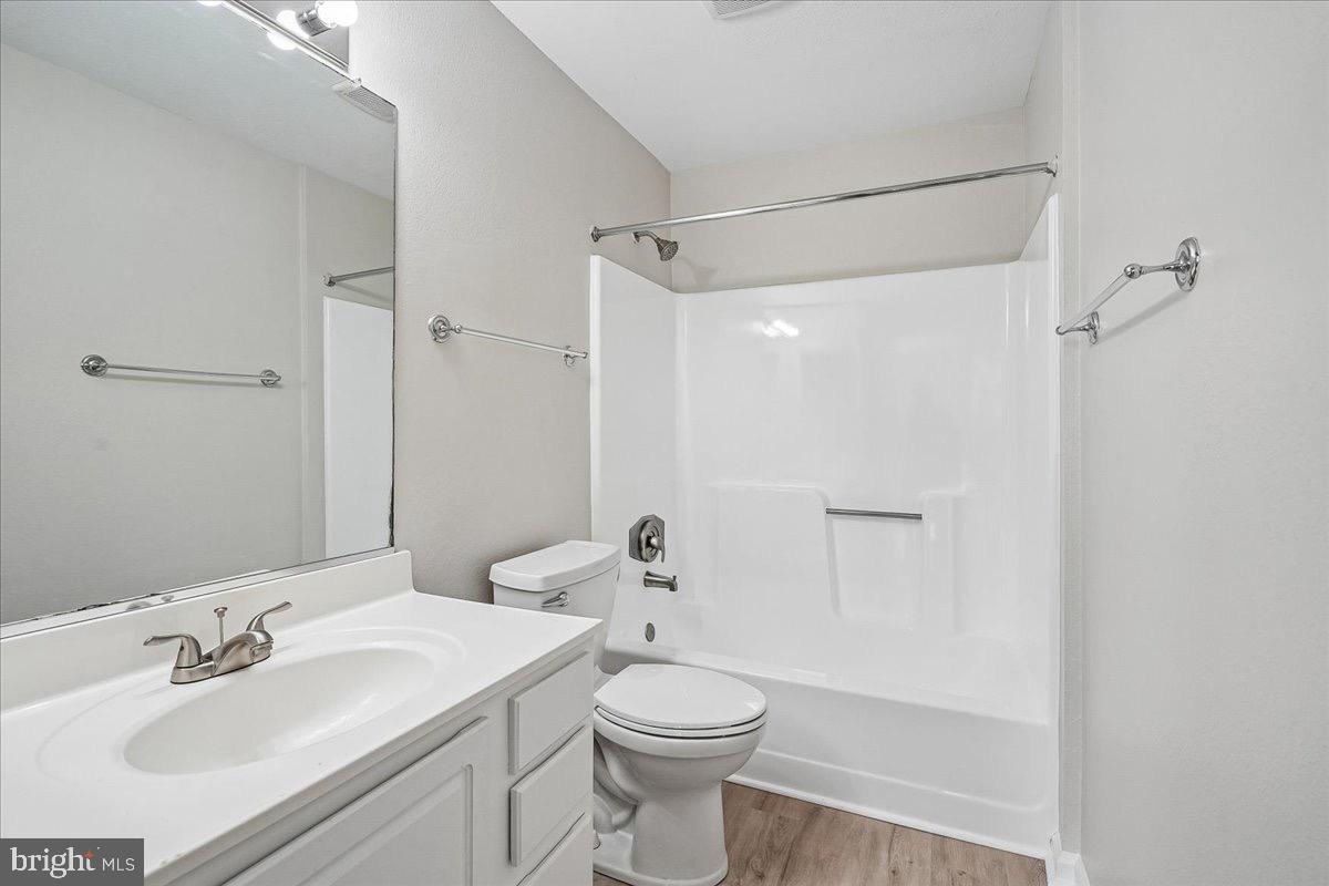 CEDAR LEE CONDOMINIUM - Residential