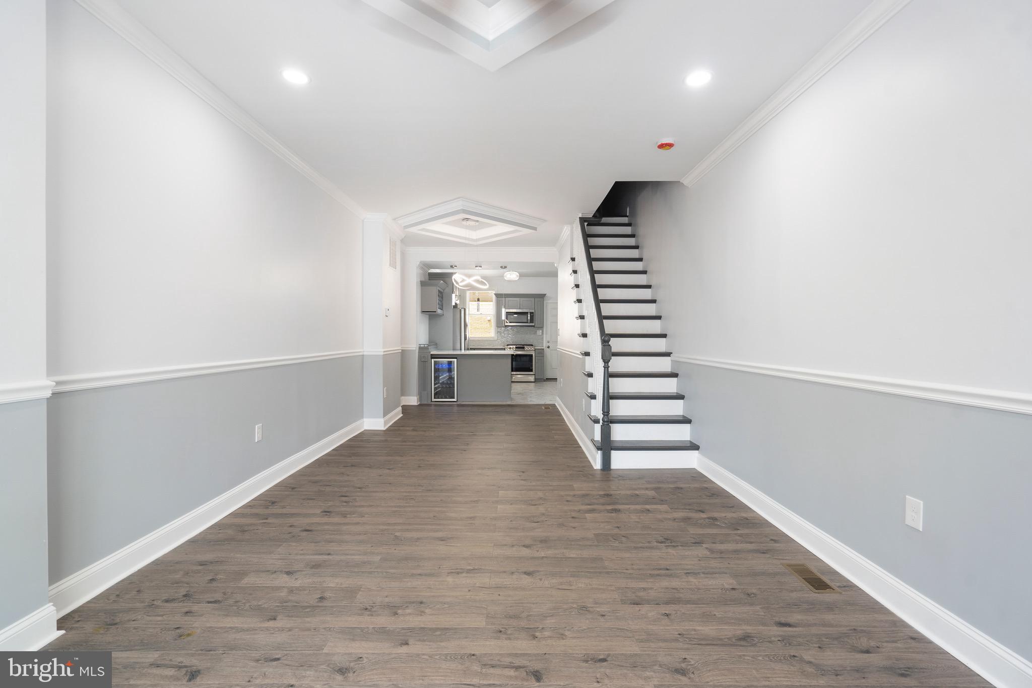 226 N ELLWOOD AVENUE