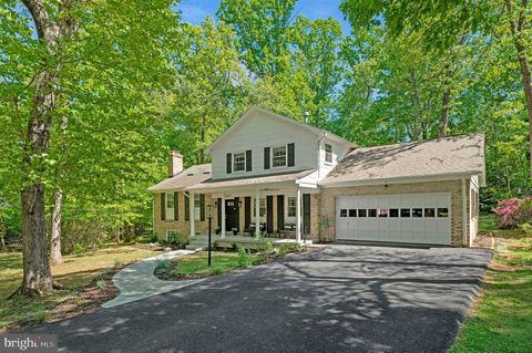 Photo of 12121 Stirrup Road, RESTON, VA 20191 (MLS # VAFX2304818)