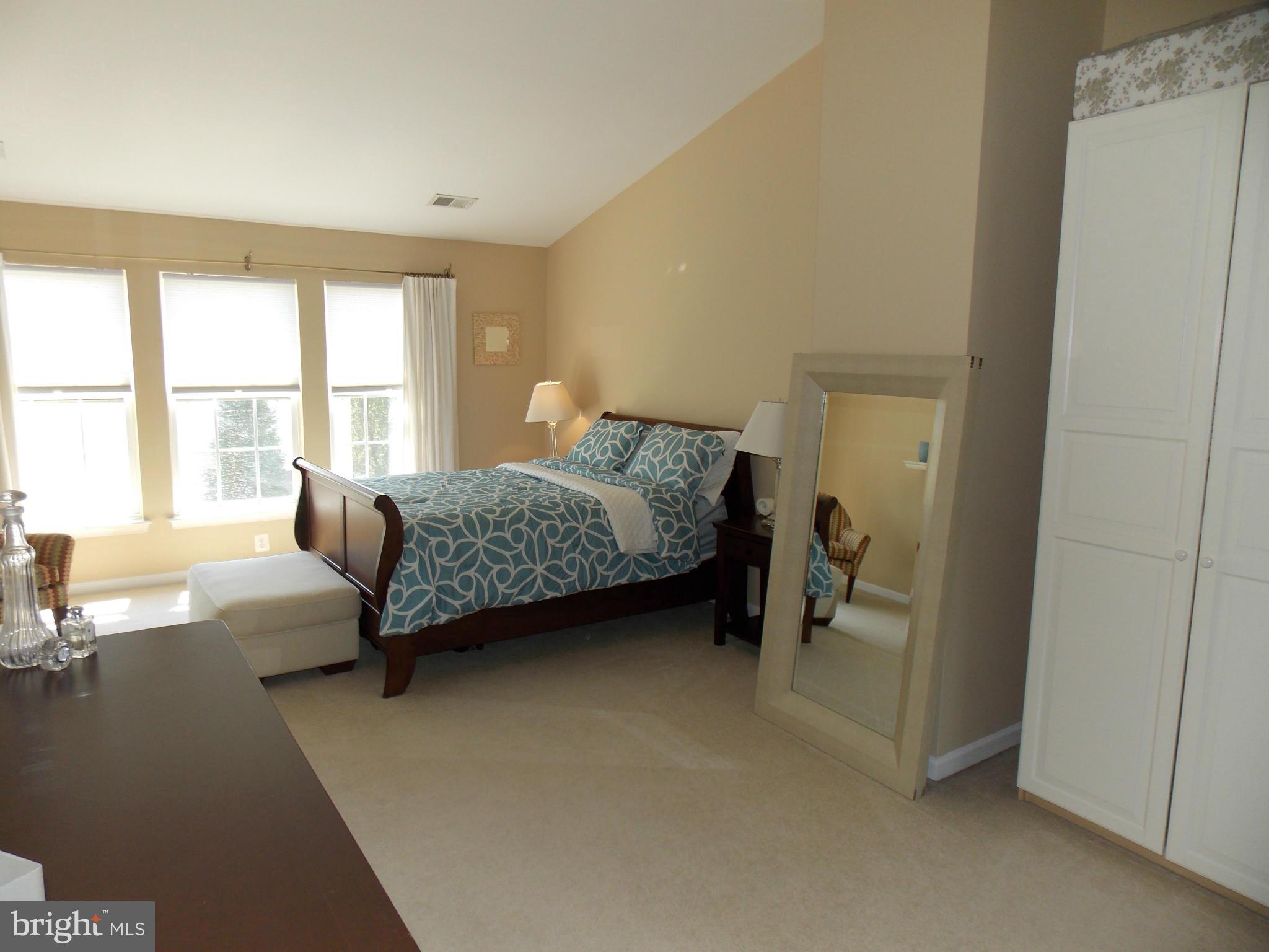 ASHBURN VILLAGE - Residential