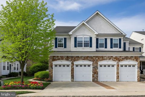 Photo of 44 Ross Way, MARLTON, NJ 08053 (MLS # NJBL2108354)