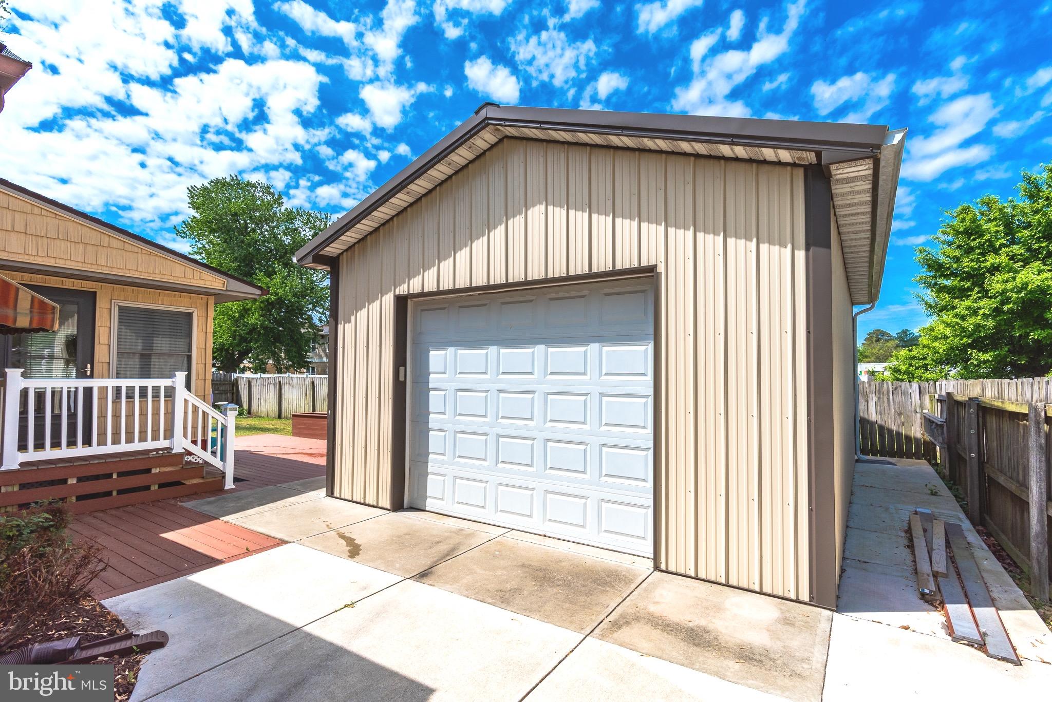 WOODSIDE MANOR - Residential