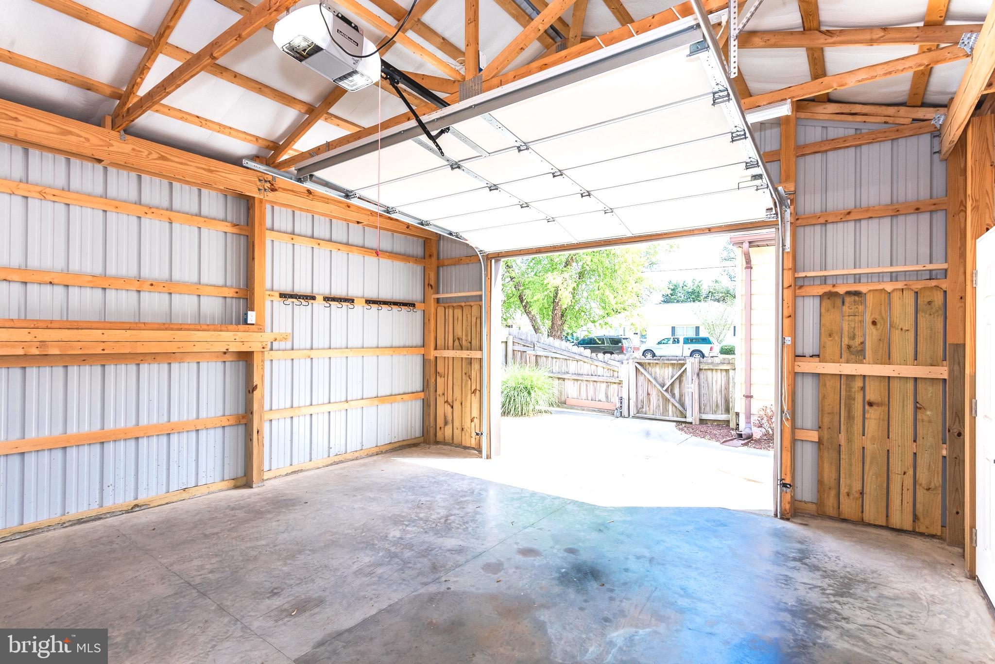 WOODSIDE MANOR - Residential