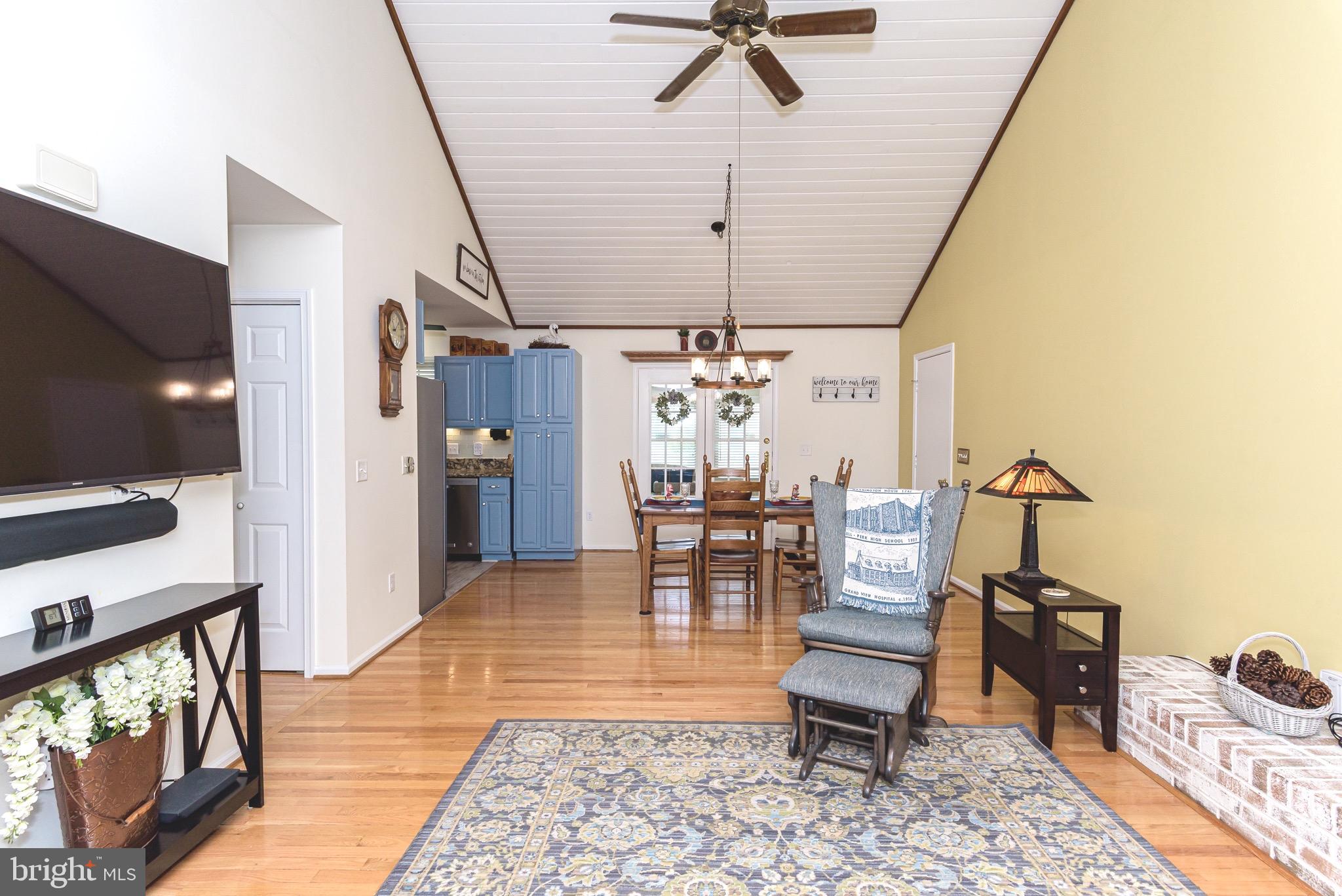 WOODSIDE MANOR - Residential