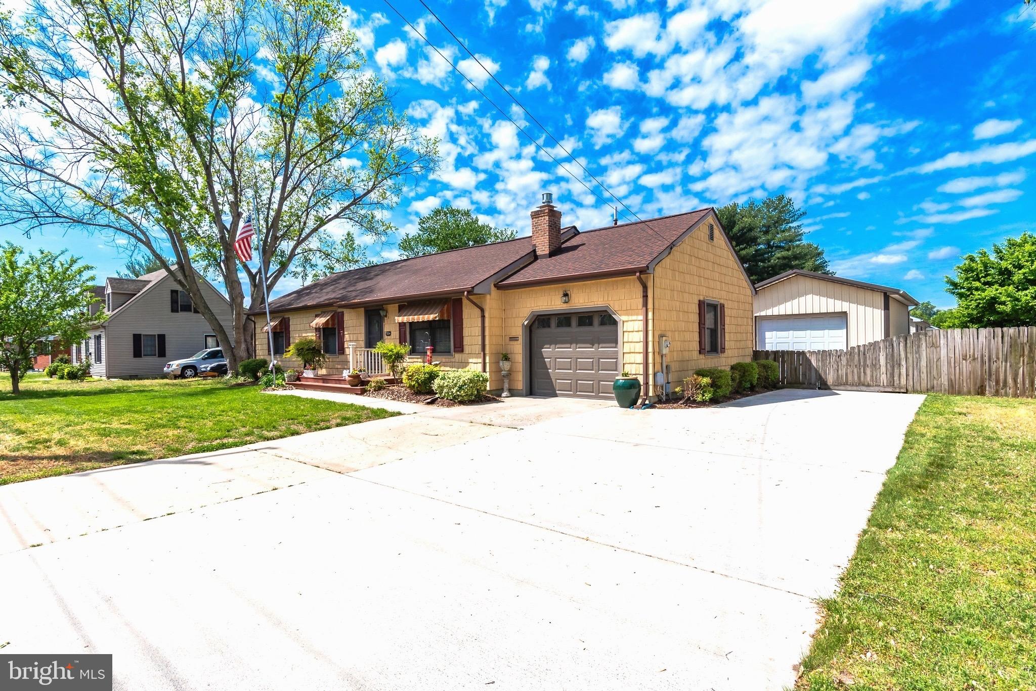 WOODSIDE MANOR - Residential