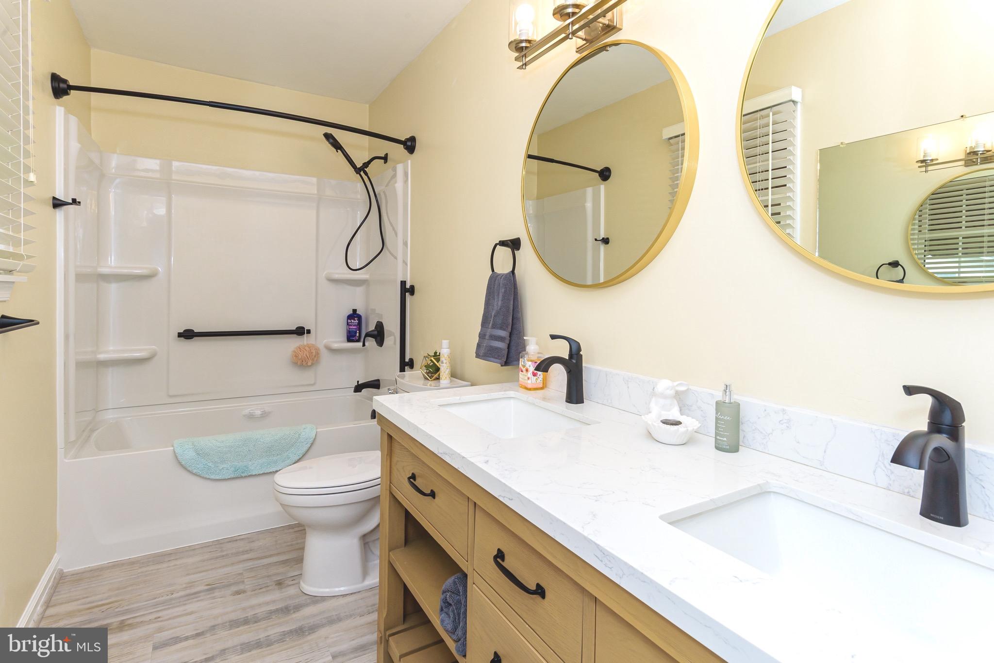 WOODSIDE MANOR - Residential