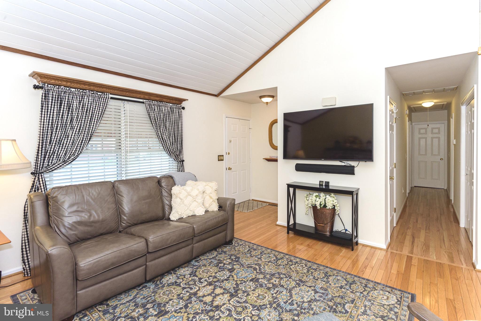 WOODSIDE MANOR - Residential