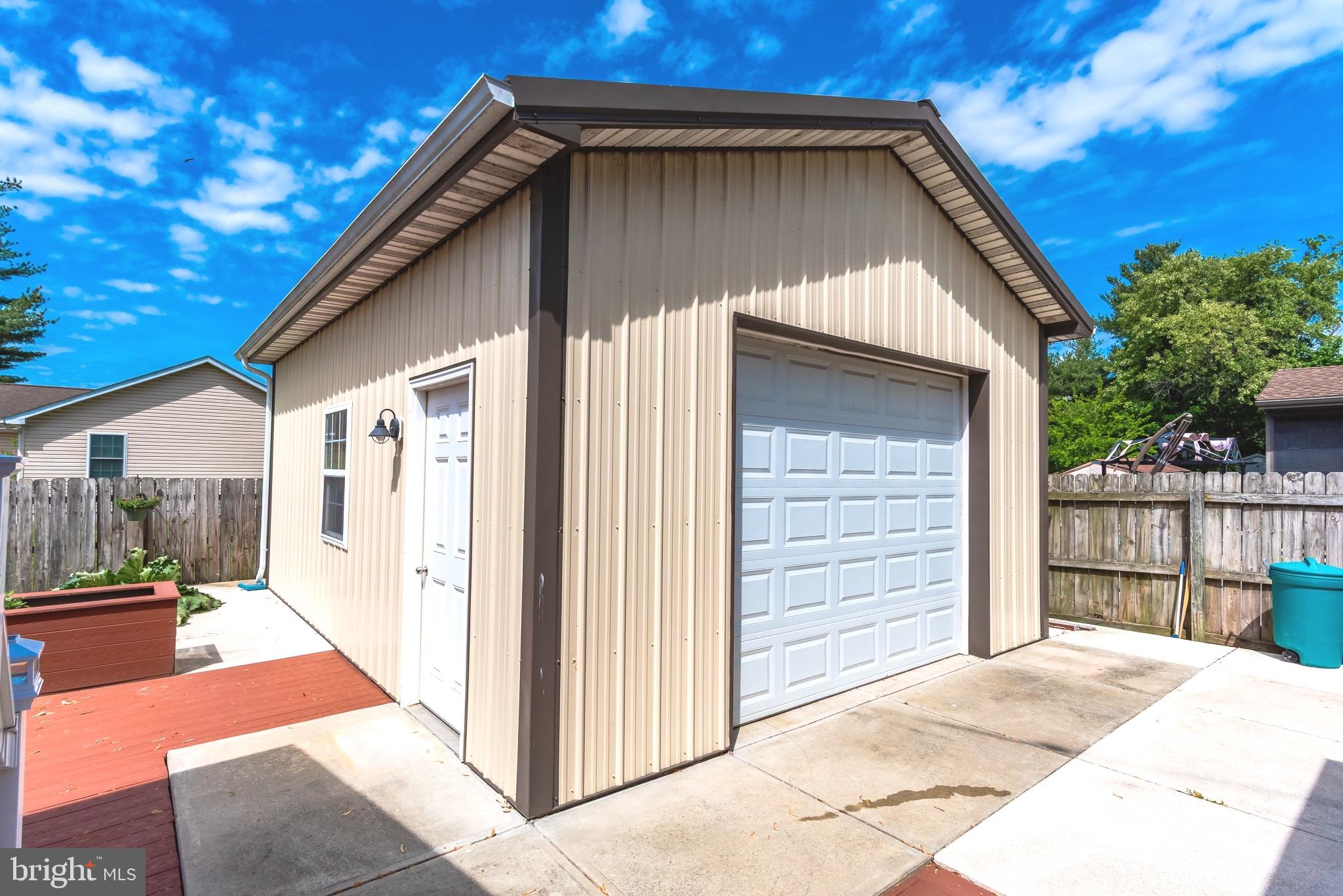 WOODSIDE MANOR - Residential