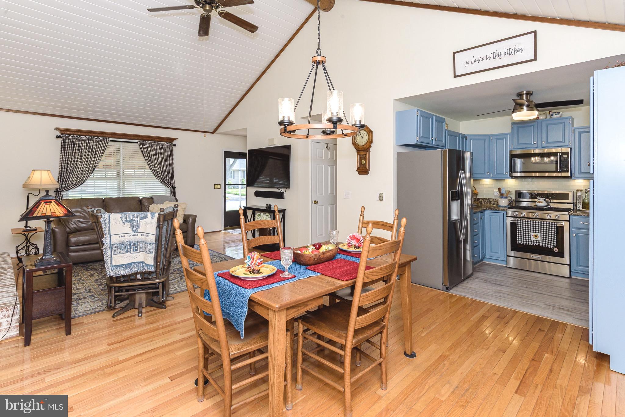 WOODSIDE MANOR - Residential