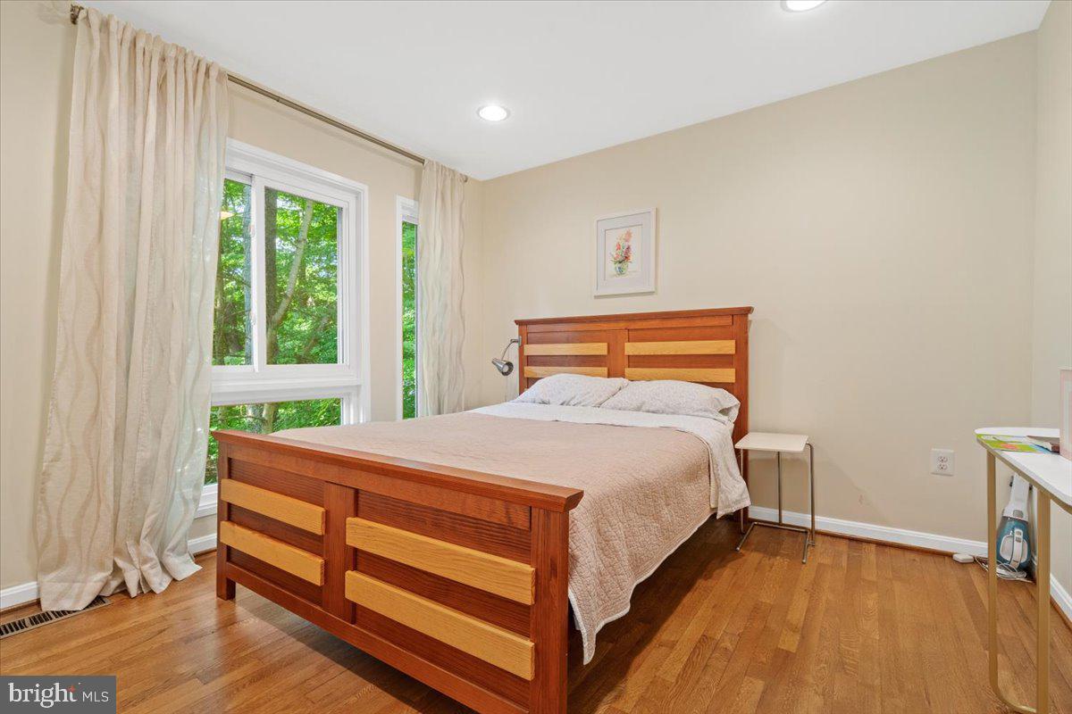 EAST GATE OF POTOMAC - Residential Lease