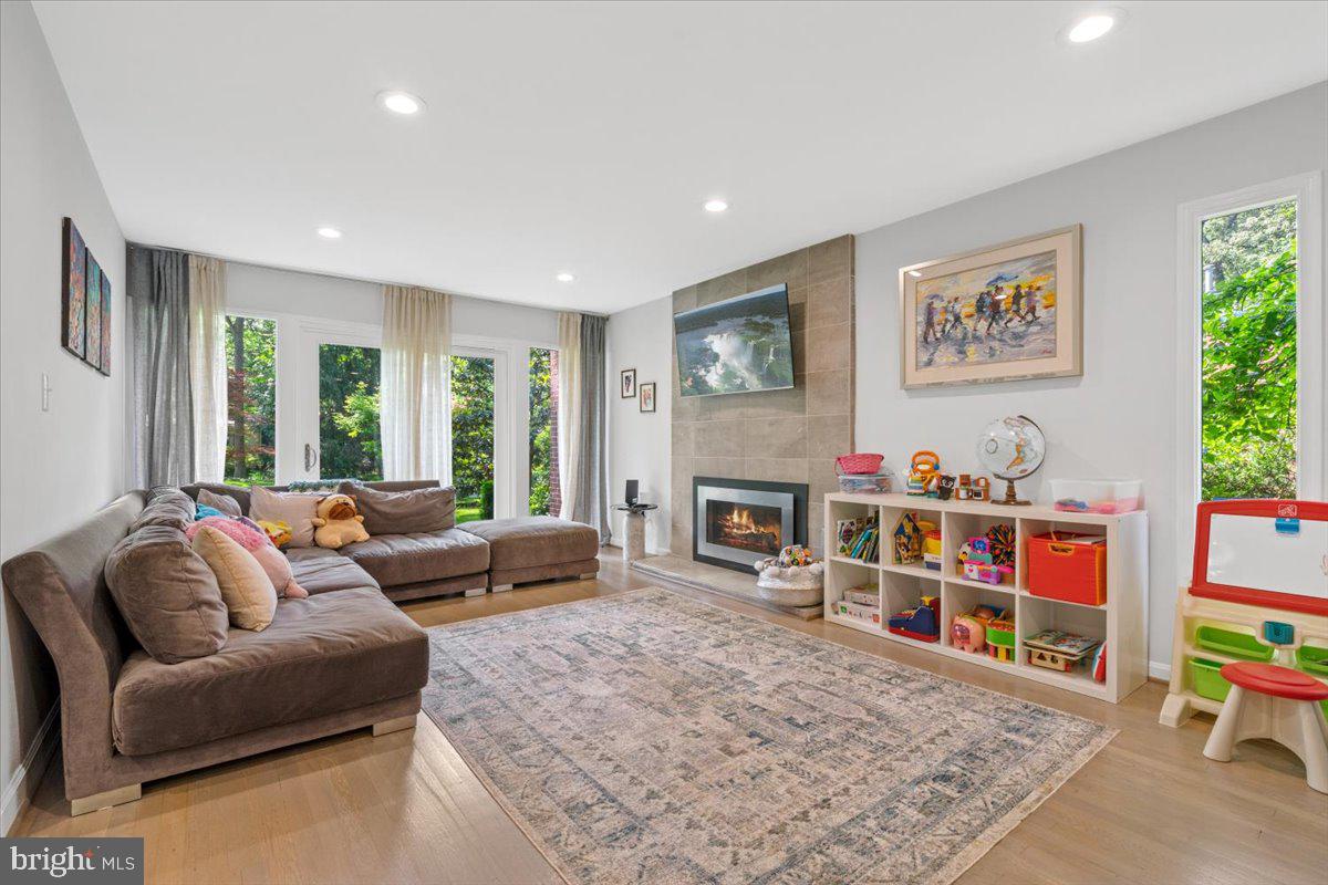 EAST GATE OF POTOMAC - Residential Lease