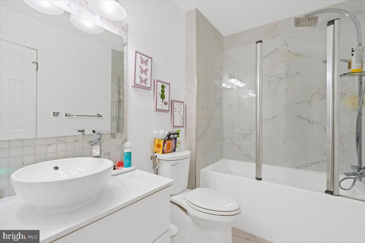 EAST GATE OF POTOMAC - Residential Lease