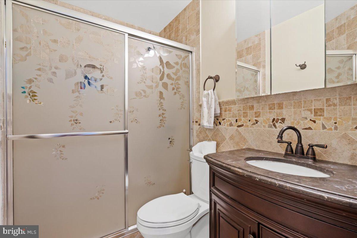 EAST GATE OF POTOMAC - Residential Lease