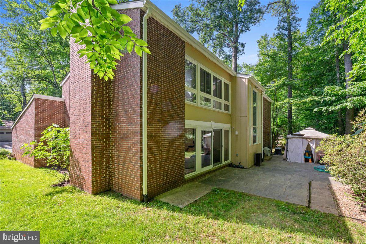 EAST GATE OF POTOMAC - Residential Lease