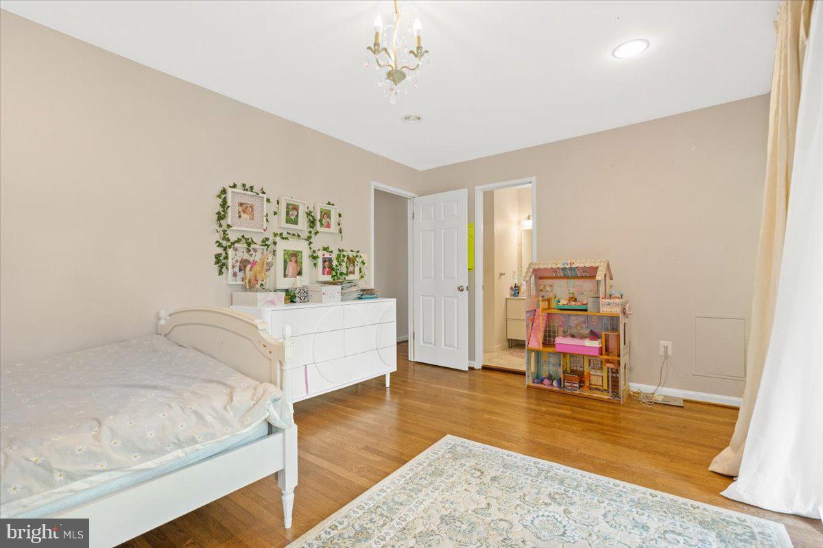 EAST GATE OF POTOMAC - Residential Lease