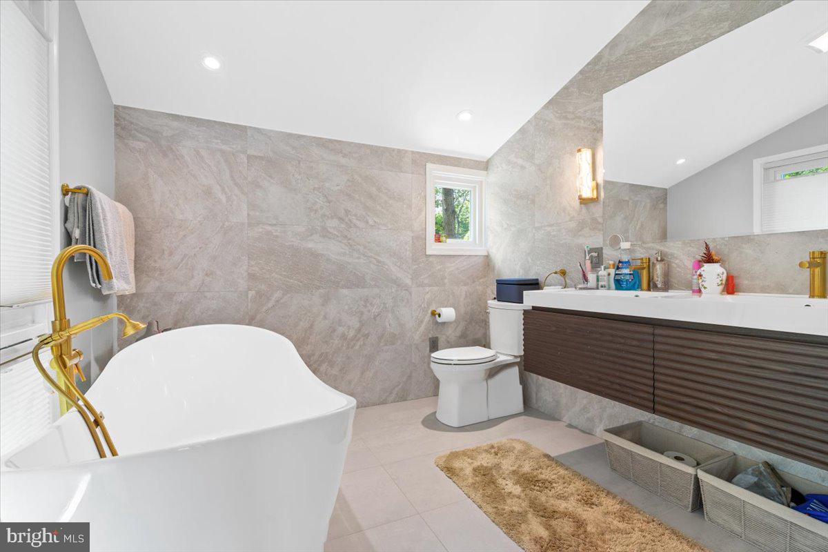 EAST GATE OF POTOMAC - Residential Lease