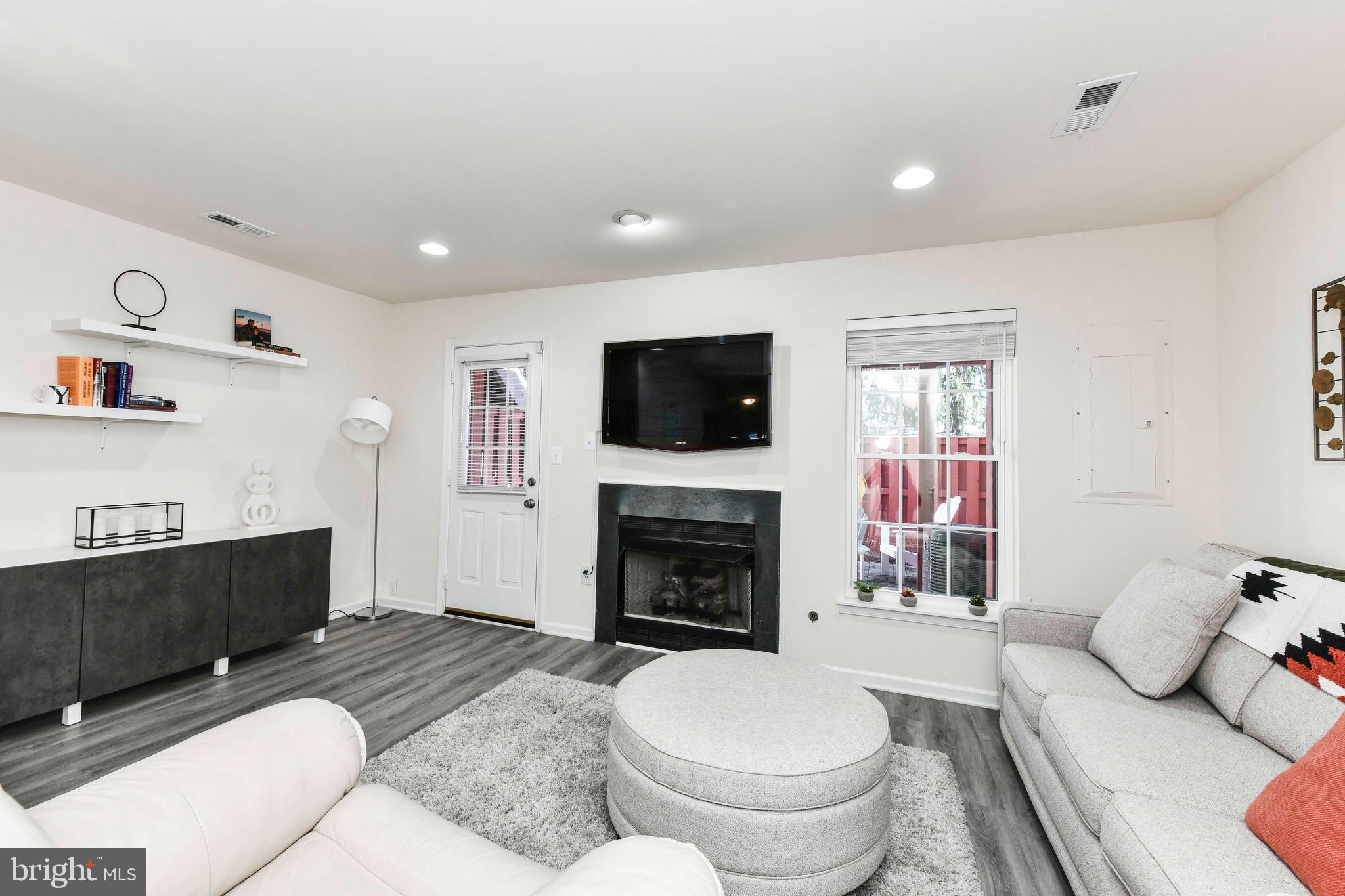 KINGSTOWNE - Residential Lease