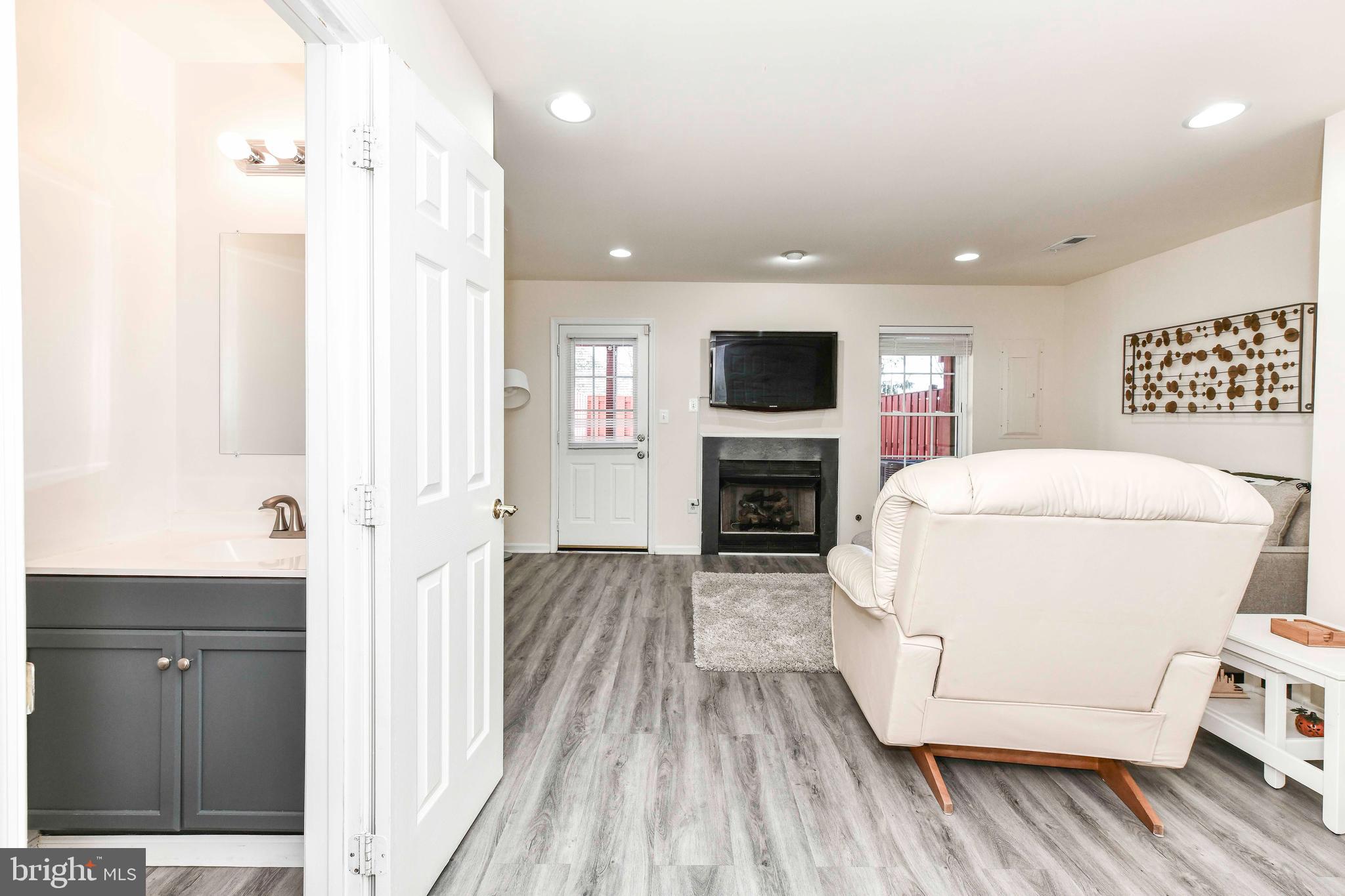 KINGSTOWNE - Residential Lease