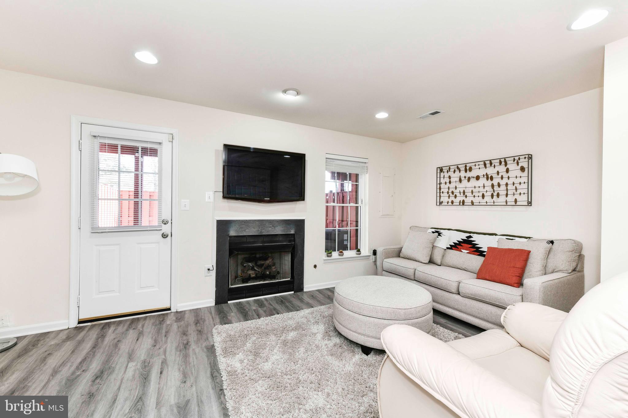 KINGSTOWNE - Residential Lease