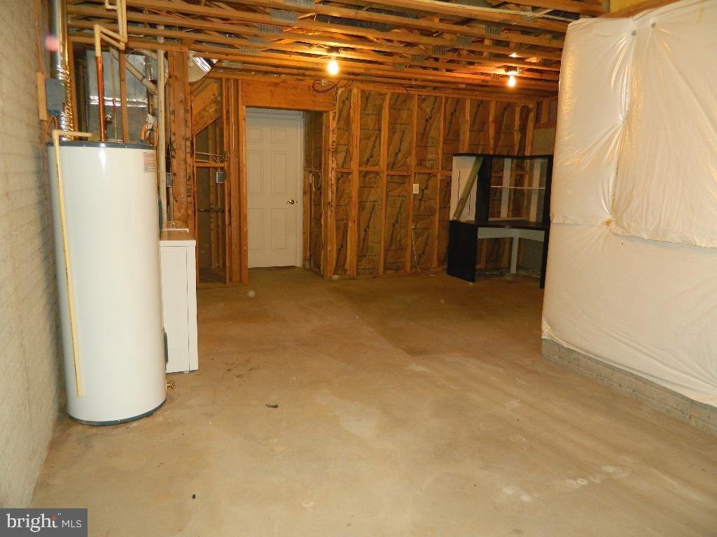 COLONIAL CROSSINGS - Residential