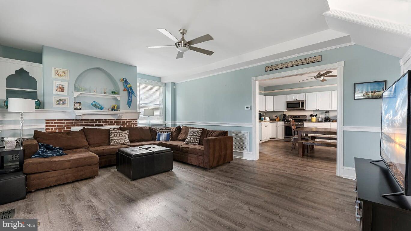 821 BEACH DRIVE