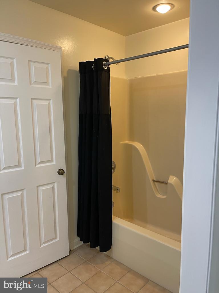 RIVA TRACE - Residential Lease