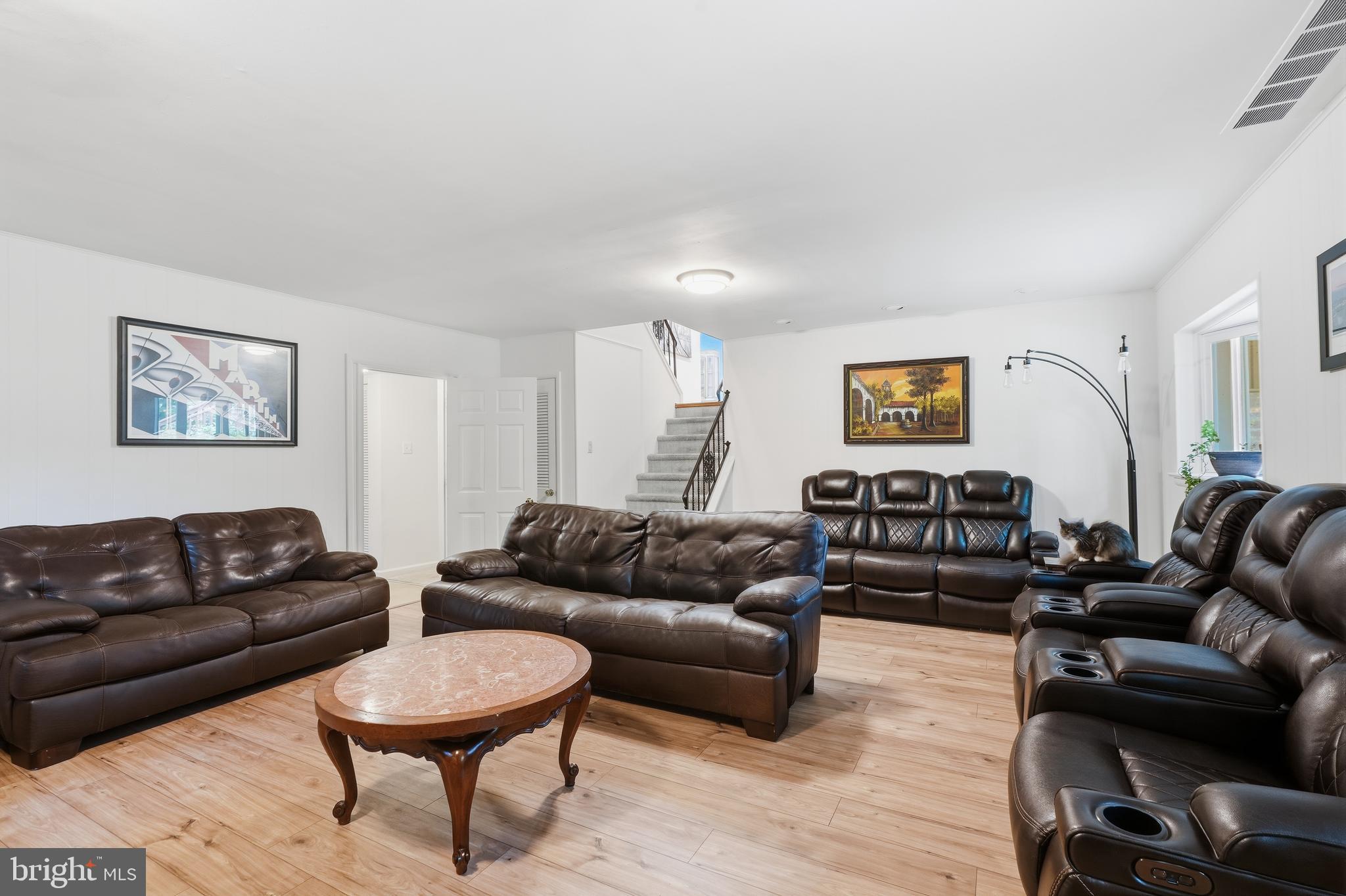 1132 LINDSAY LANE