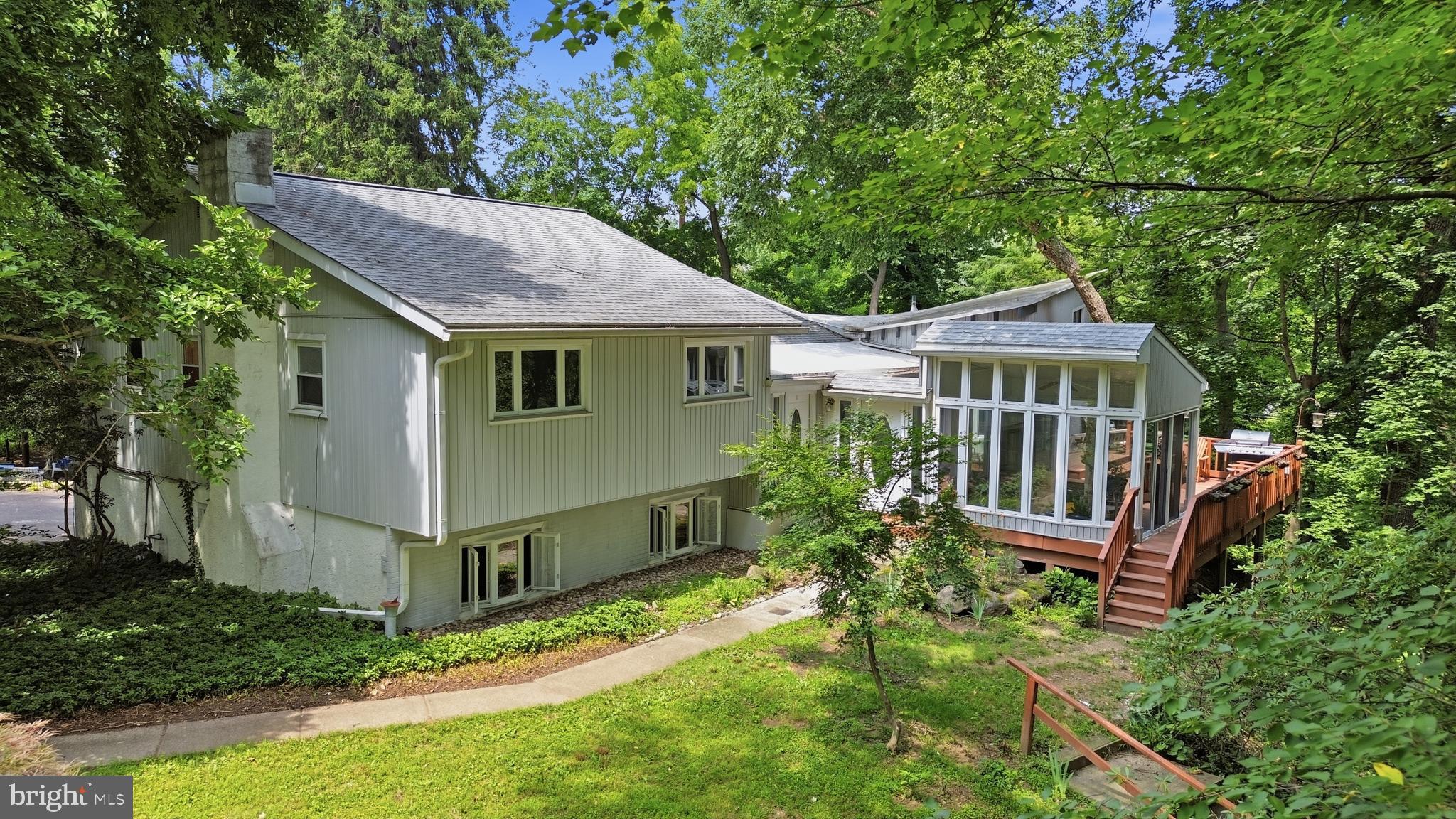 1132 LINDSAY LANE